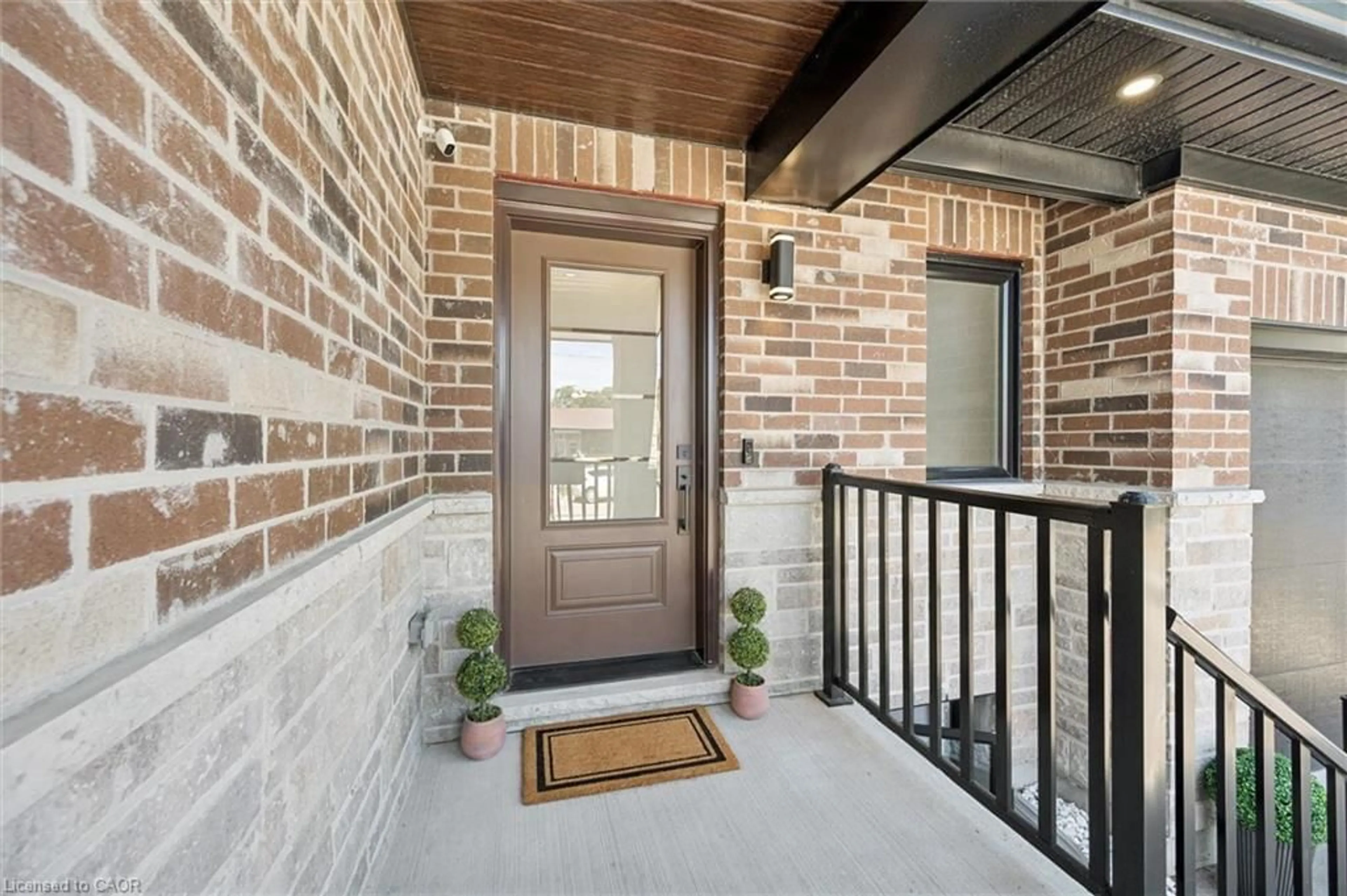 Indoor entryway for 63 Plymouth Rd, Kitchener Ontario N2G 3G7