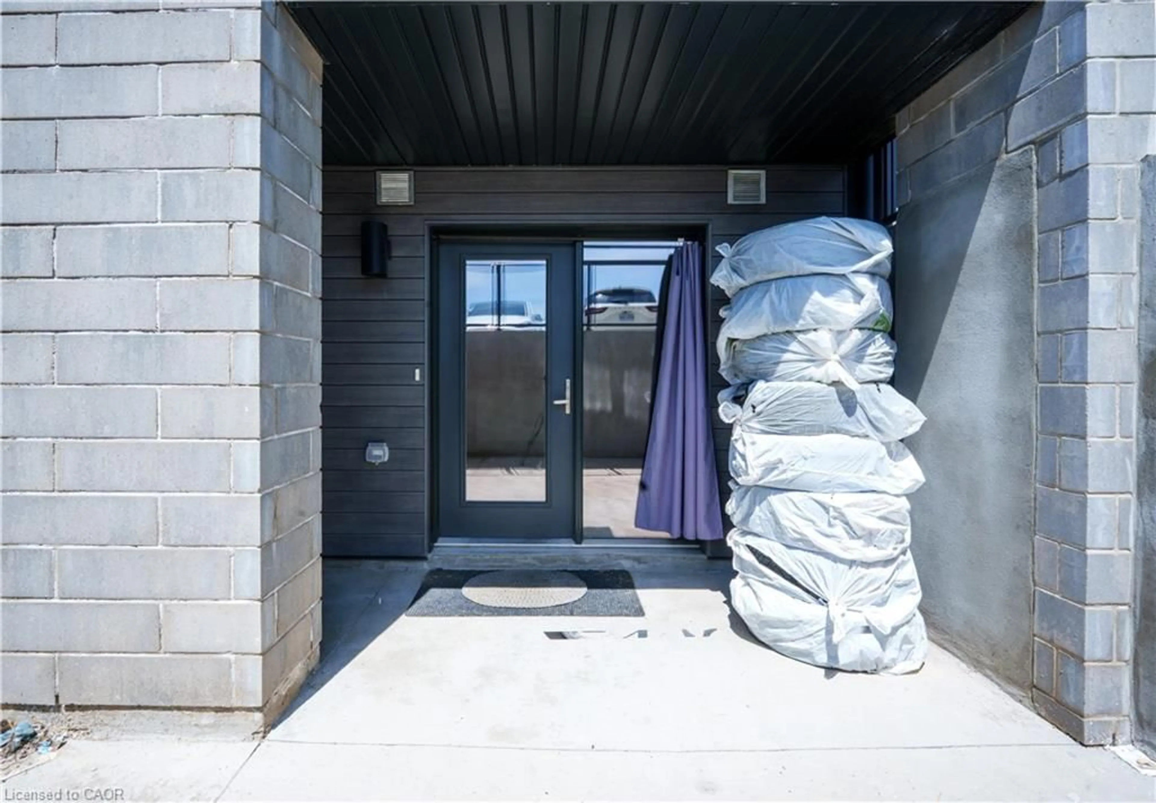 Indoor entryway for 142 Foamflower Pl #33, Waterloo Ontario N2V 0G9