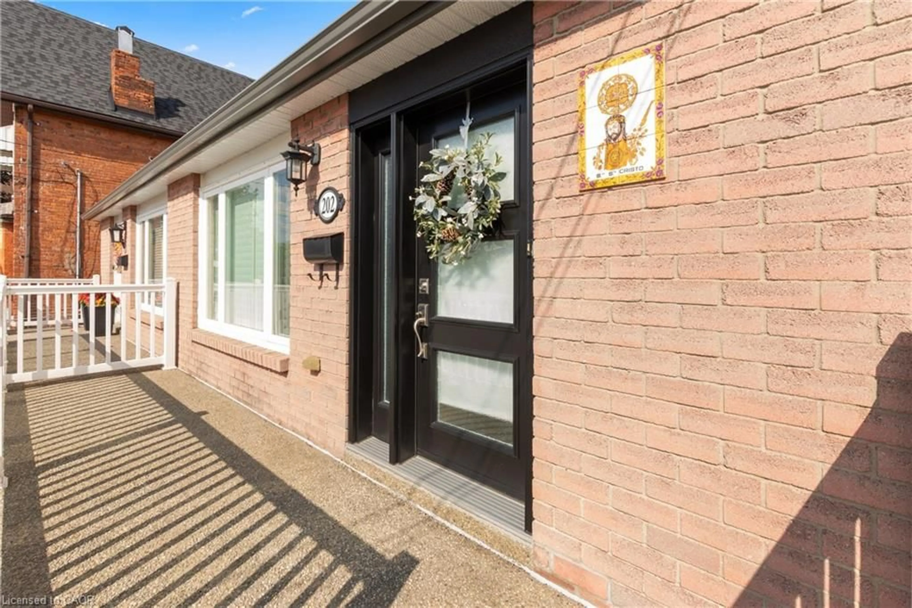 Unknown for 202 Ray St, Hamilton Ontario L8R 2Y2