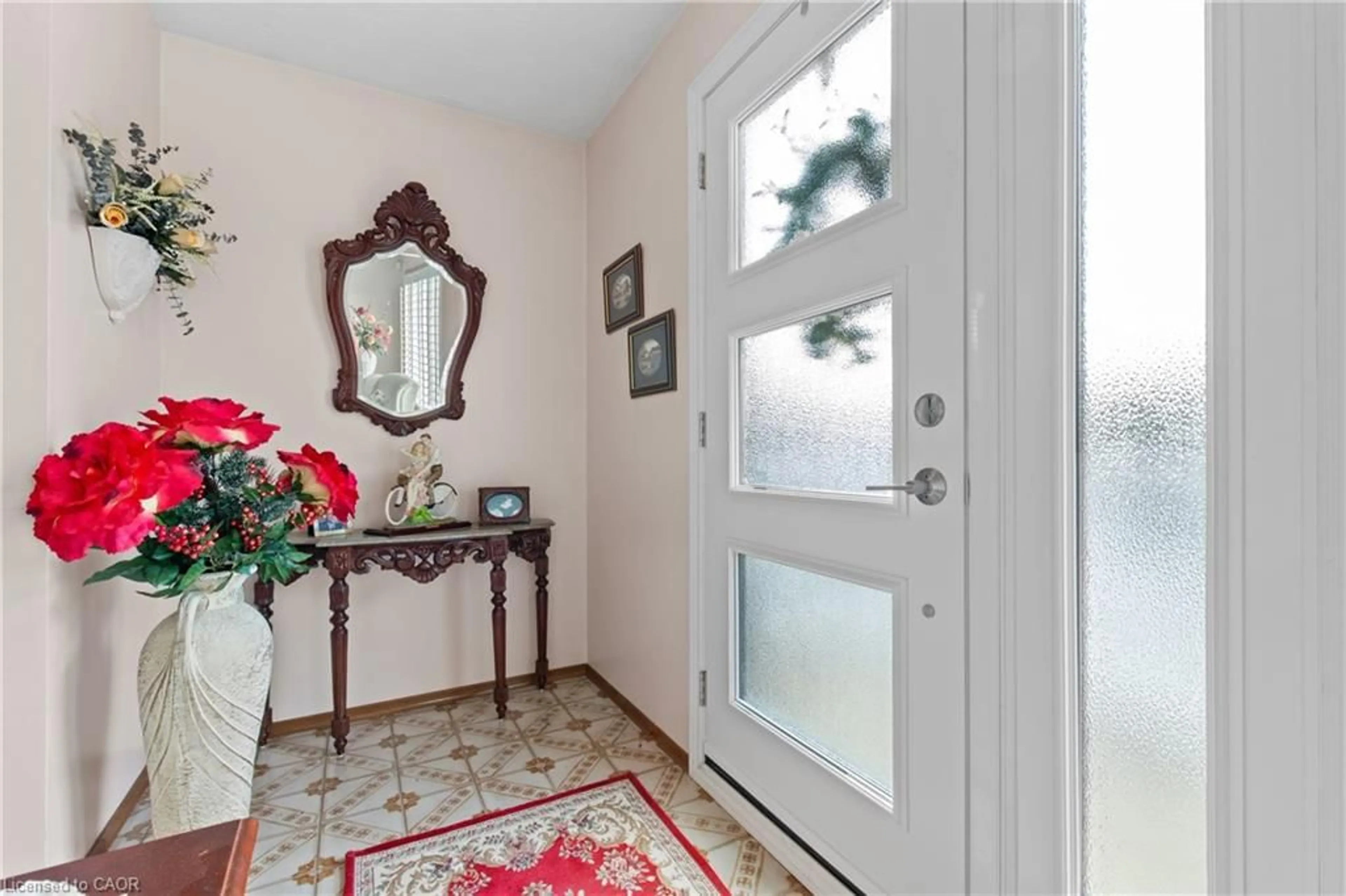 Indoor entryway for 202 Ray St, Hamilton Ontario L8R 2Y2