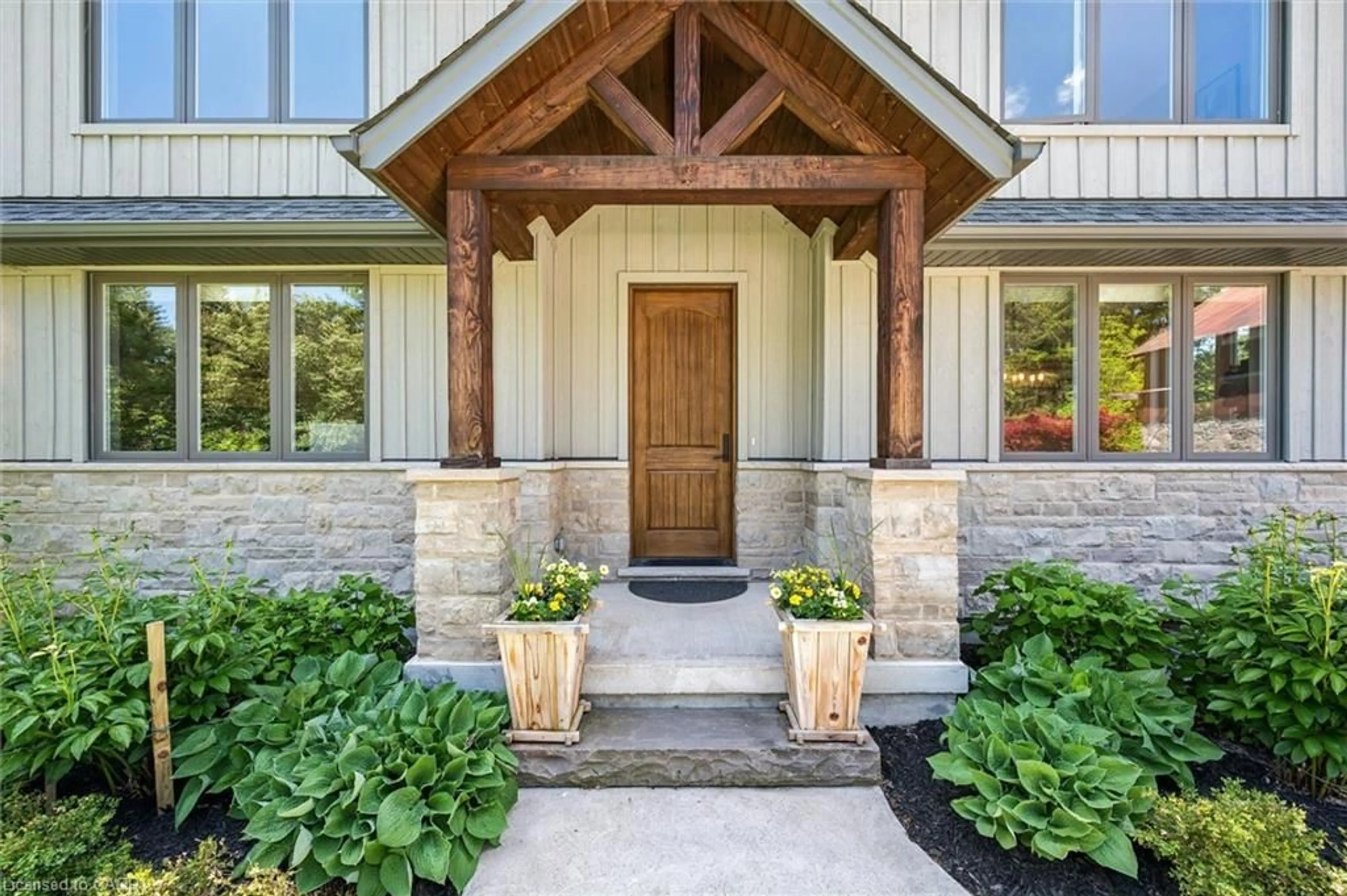 Indoor entryway for 839 Watson Rd, Puslinch Ontario N0B 1C0