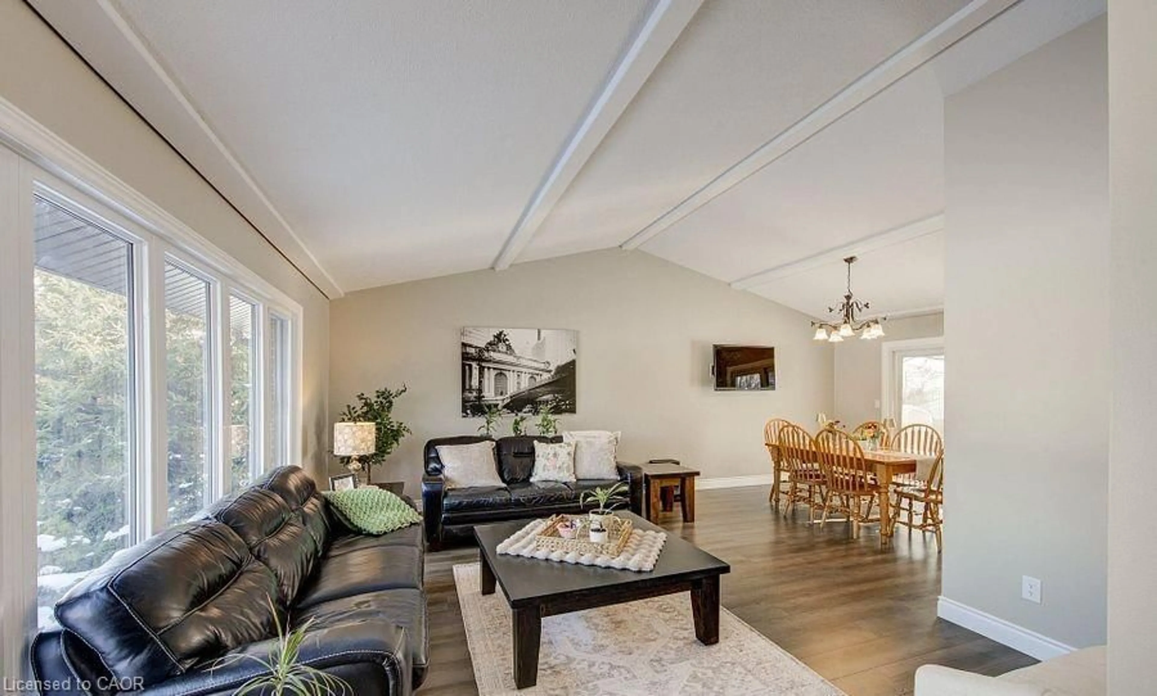 Living room with furniture, wood/laminate floor for 11 Robin St, Sweaburg Ontario N4S 7V6
