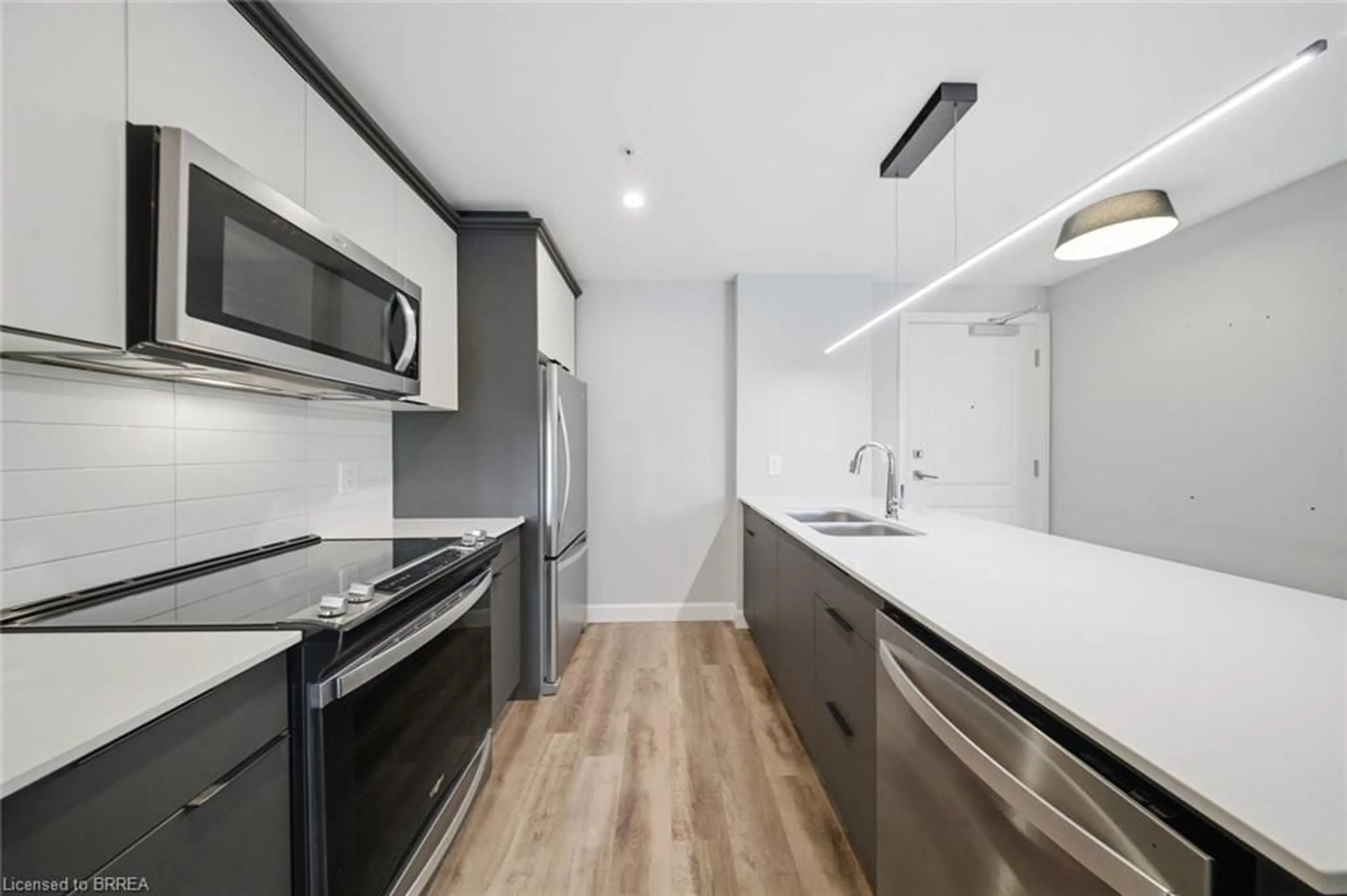 Standard kitchen, unknown for 34 Norman St #108, Brantford Ontario N3R 2Y1