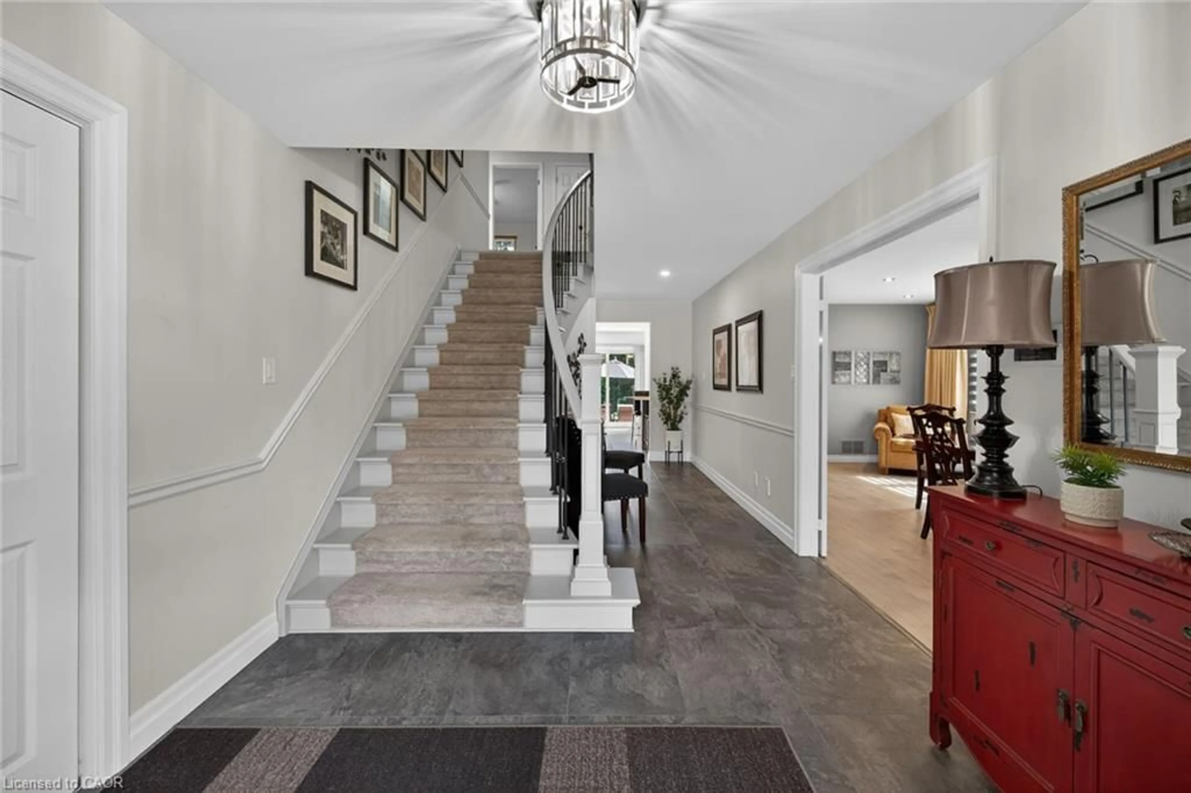 Indoor foyer for 32 Symphony Pl, Ancaster Ontario L9G 4V6