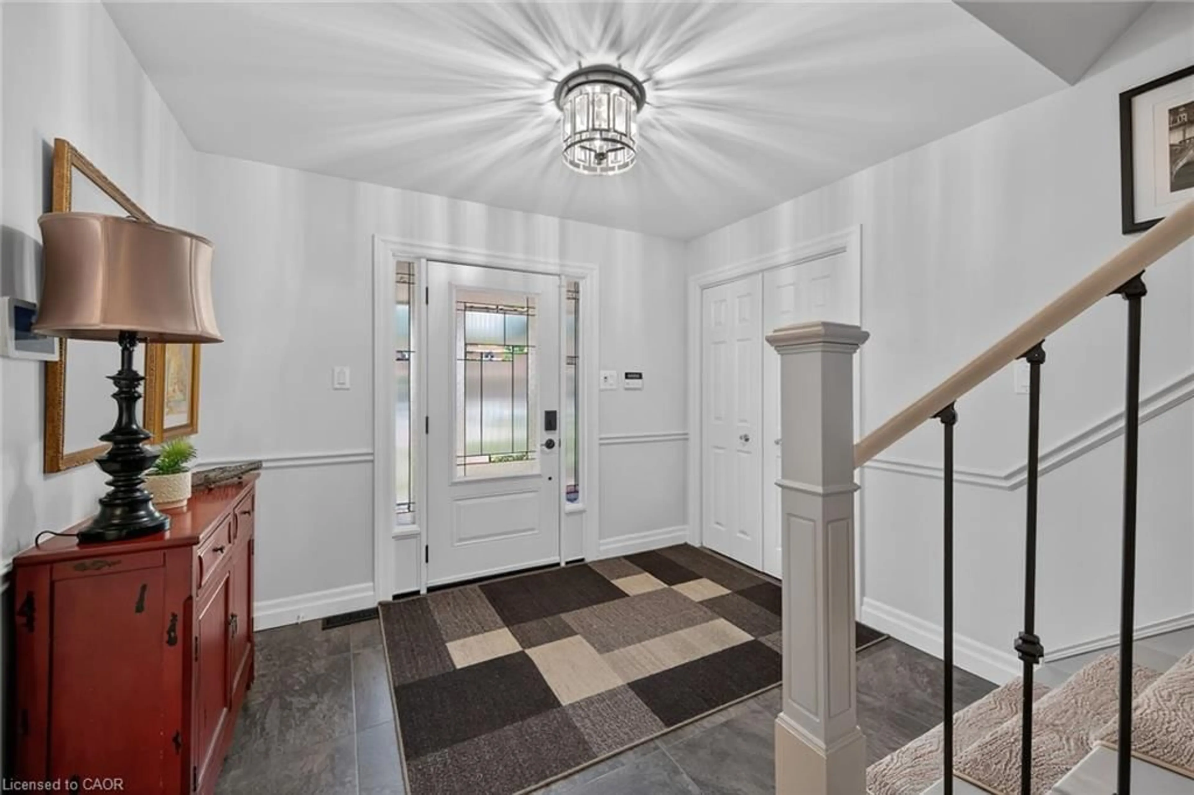 Indoor foyer for 32 Symphony Pl, Ancaster Ontario L9G 4V6