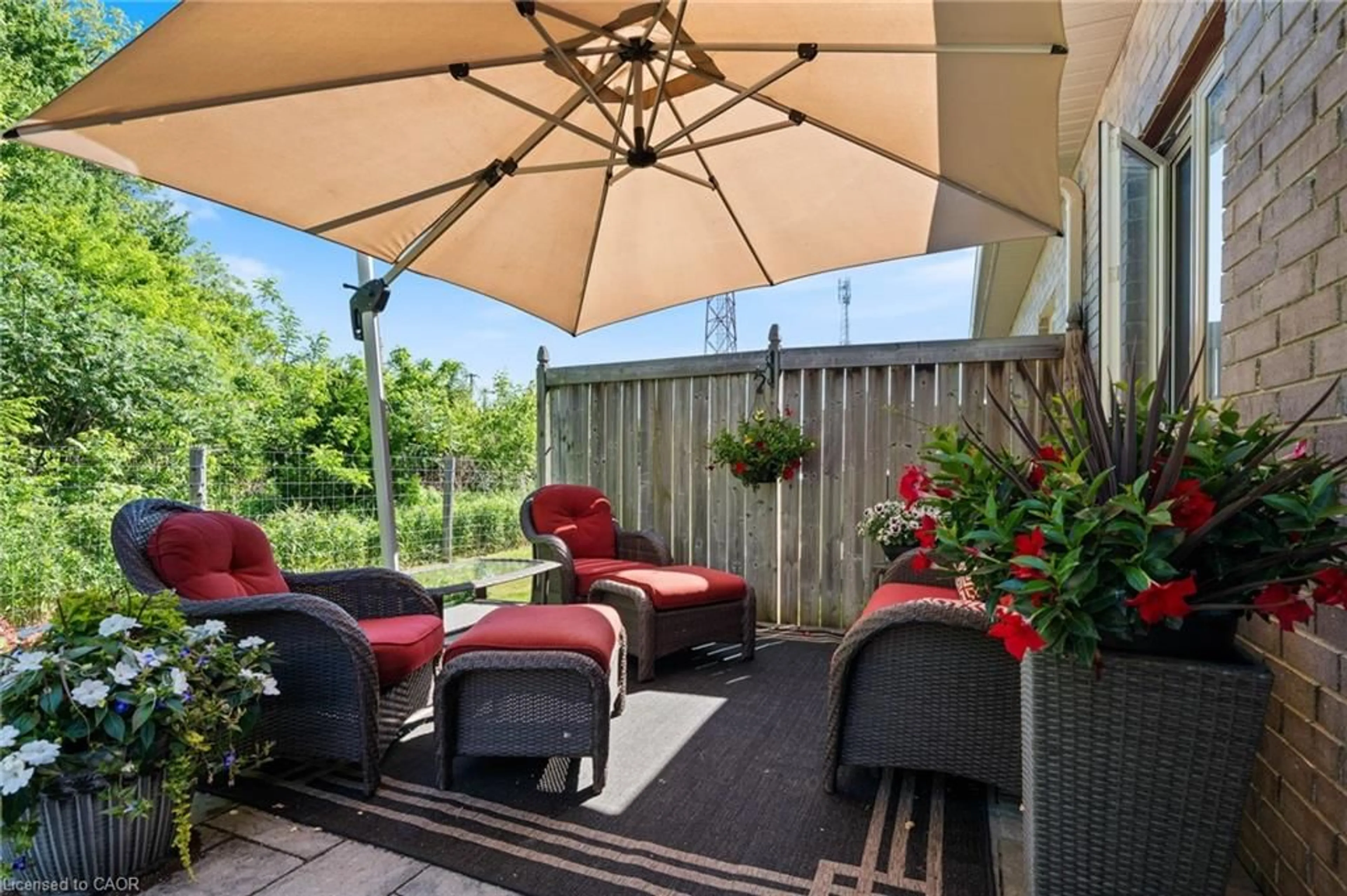 Patio, street for 194 Donly Dr #3, Simcoe Ontario N3Y 0C6