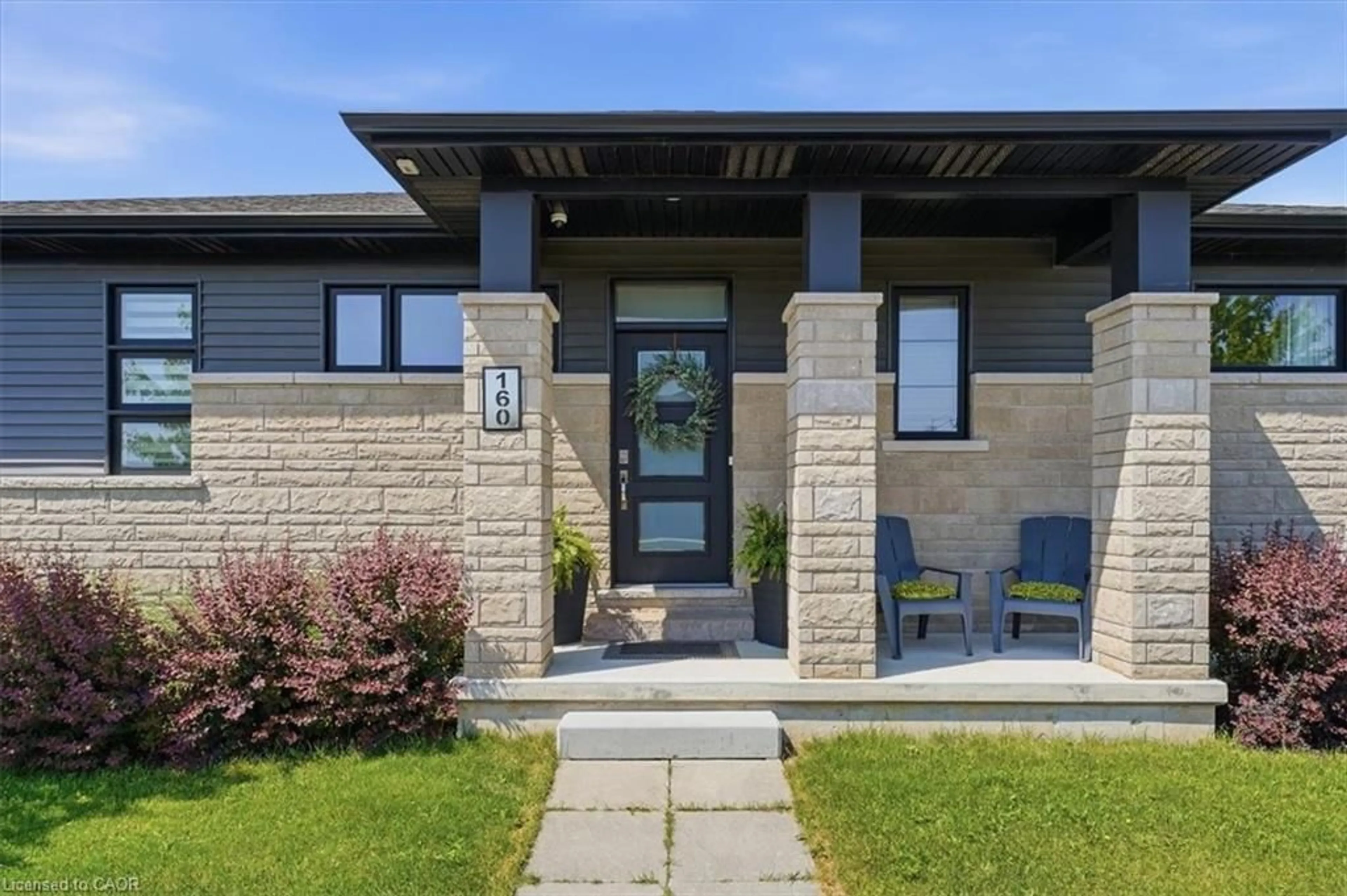 Home with brick exterior material, street for 160 Susan Dr, Fonthill Ontario L3E 0B2