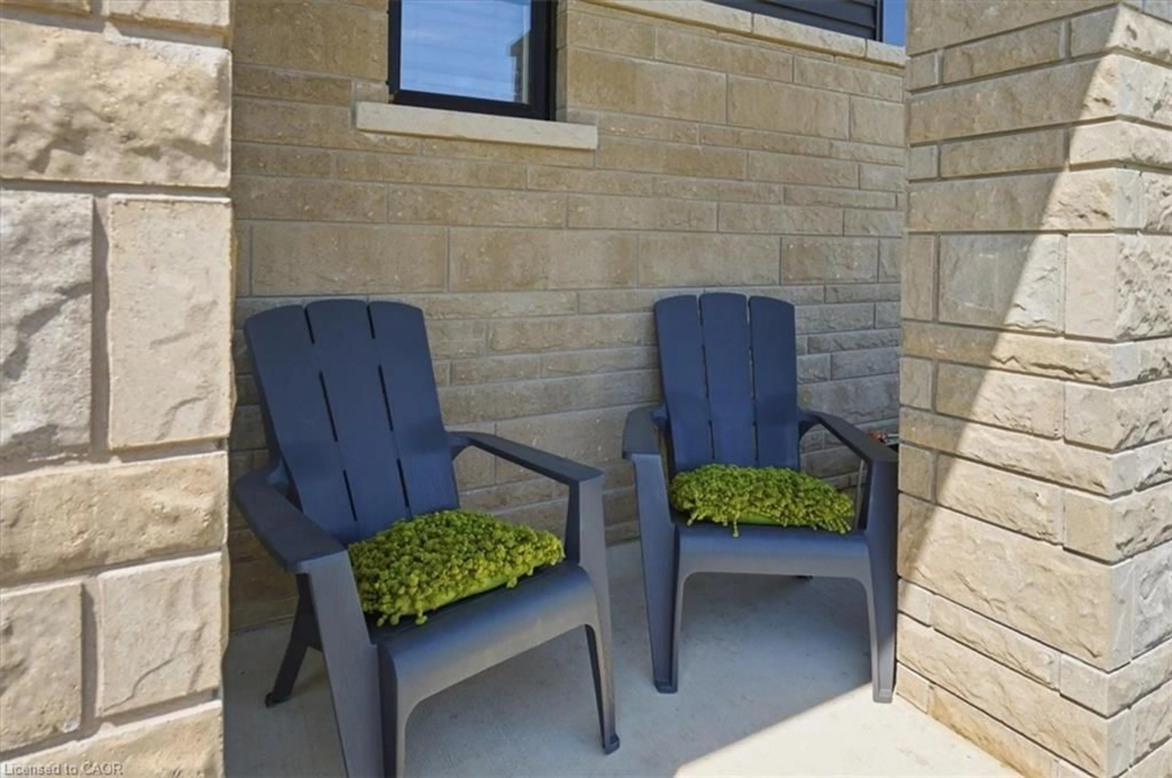 Patio, street for 160 Susan Dr, Fonthill Ontario L3E 0B2