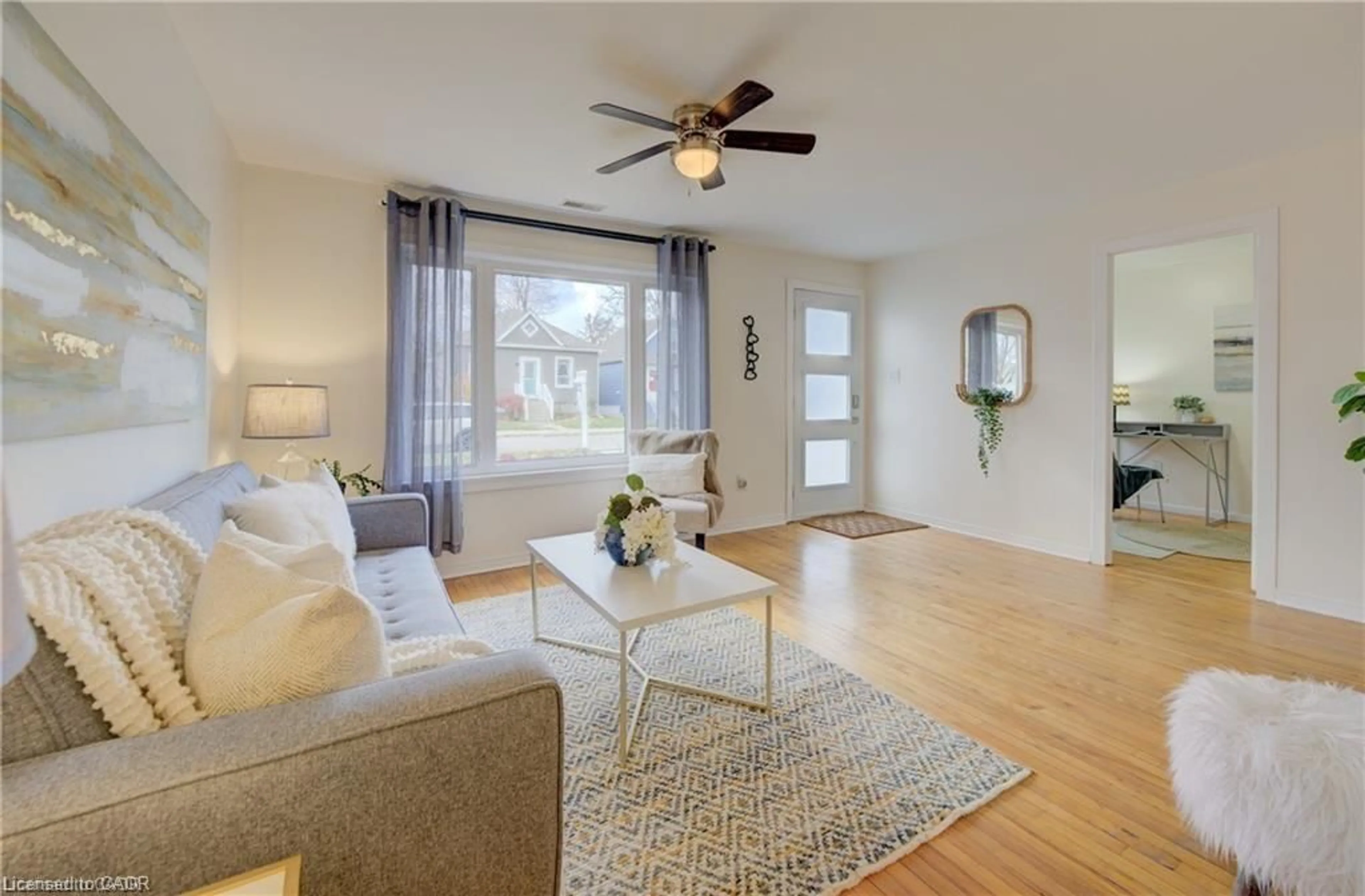 Living room with furniture, wood/laminate floor for 73 East 33rd St, Hamilton Ontario L8V 3T3