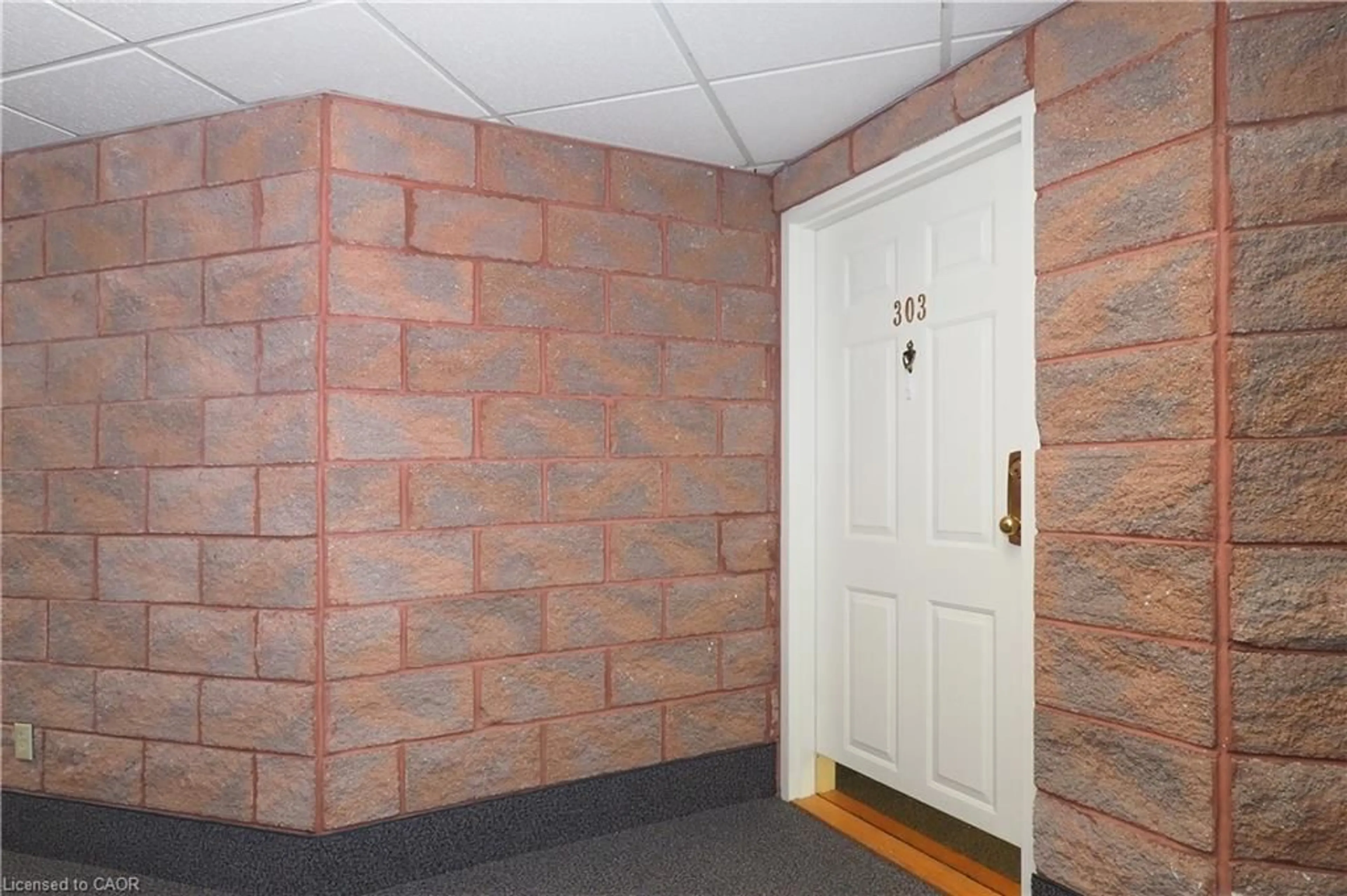 Indoor foyer for 35 Bute St #303, Ayr Ontario N0B 1E0