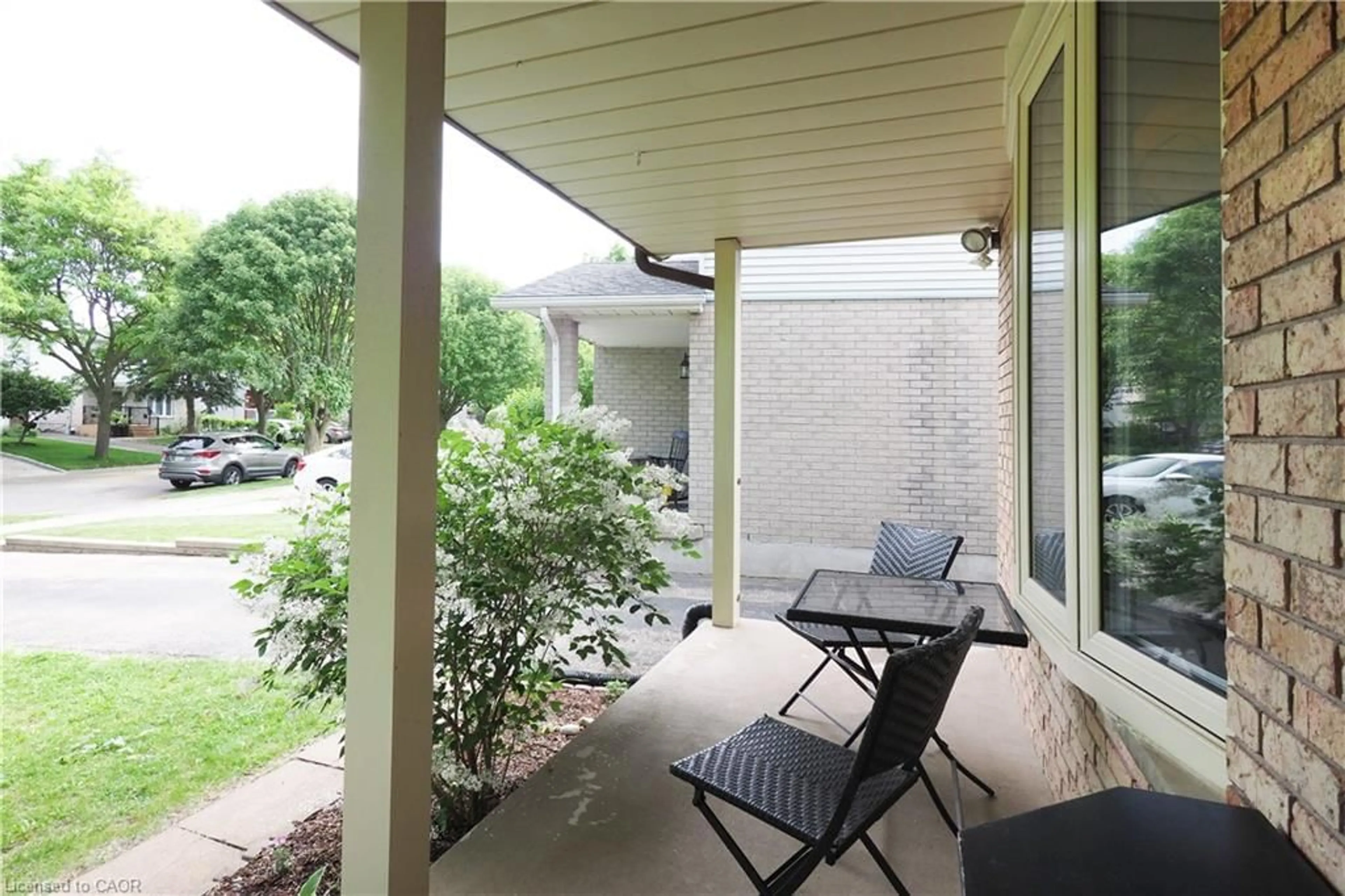 Patio, street for 17 Ristau Cres, Kitchener Ontario N2E 3A7