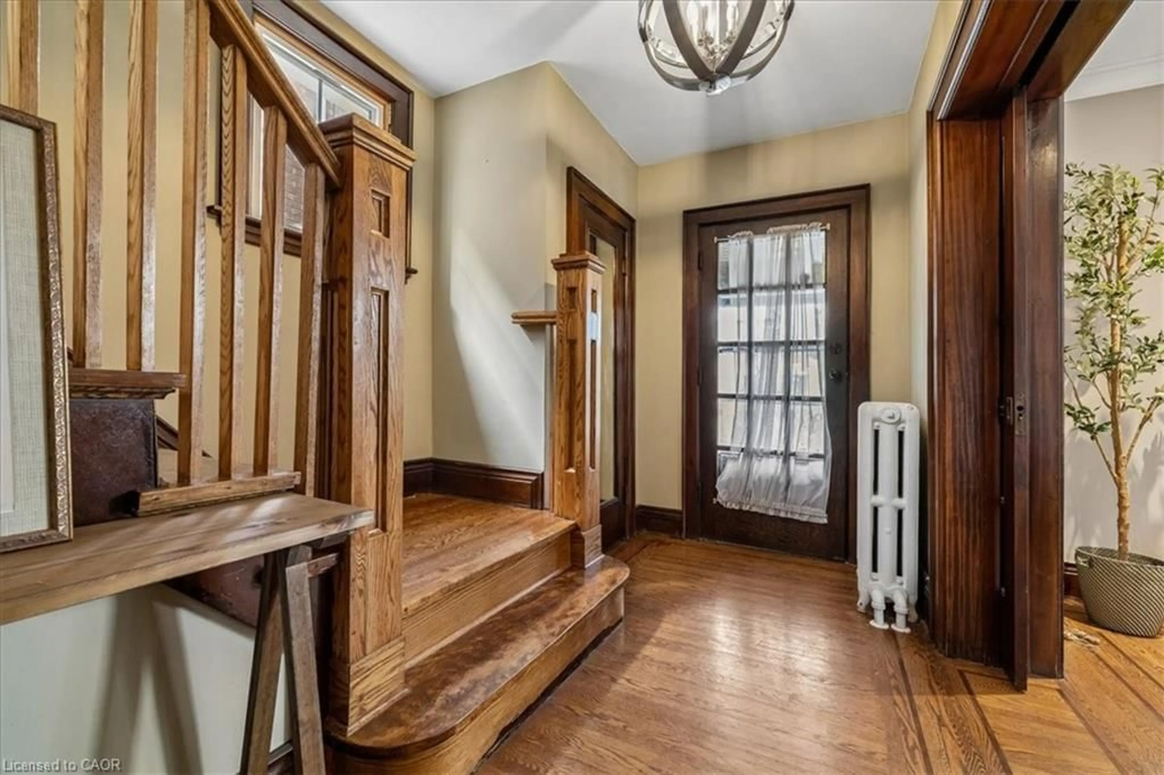 Indoor entryway for 25 Ottawa St, Hamilton Ontario L8K 2C9