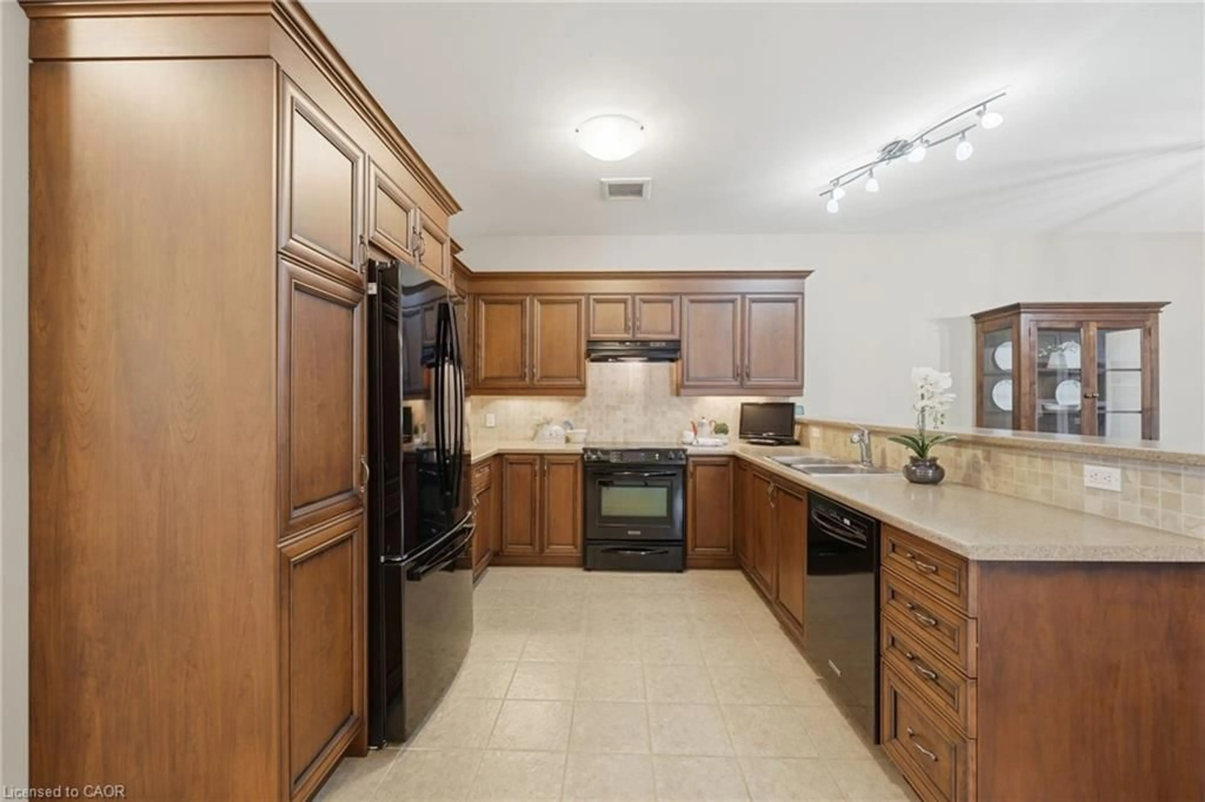 Standard kitchen, ceramic/tile floor for 6 Manorwood Rd, Smithville Ontario L0R 2A0