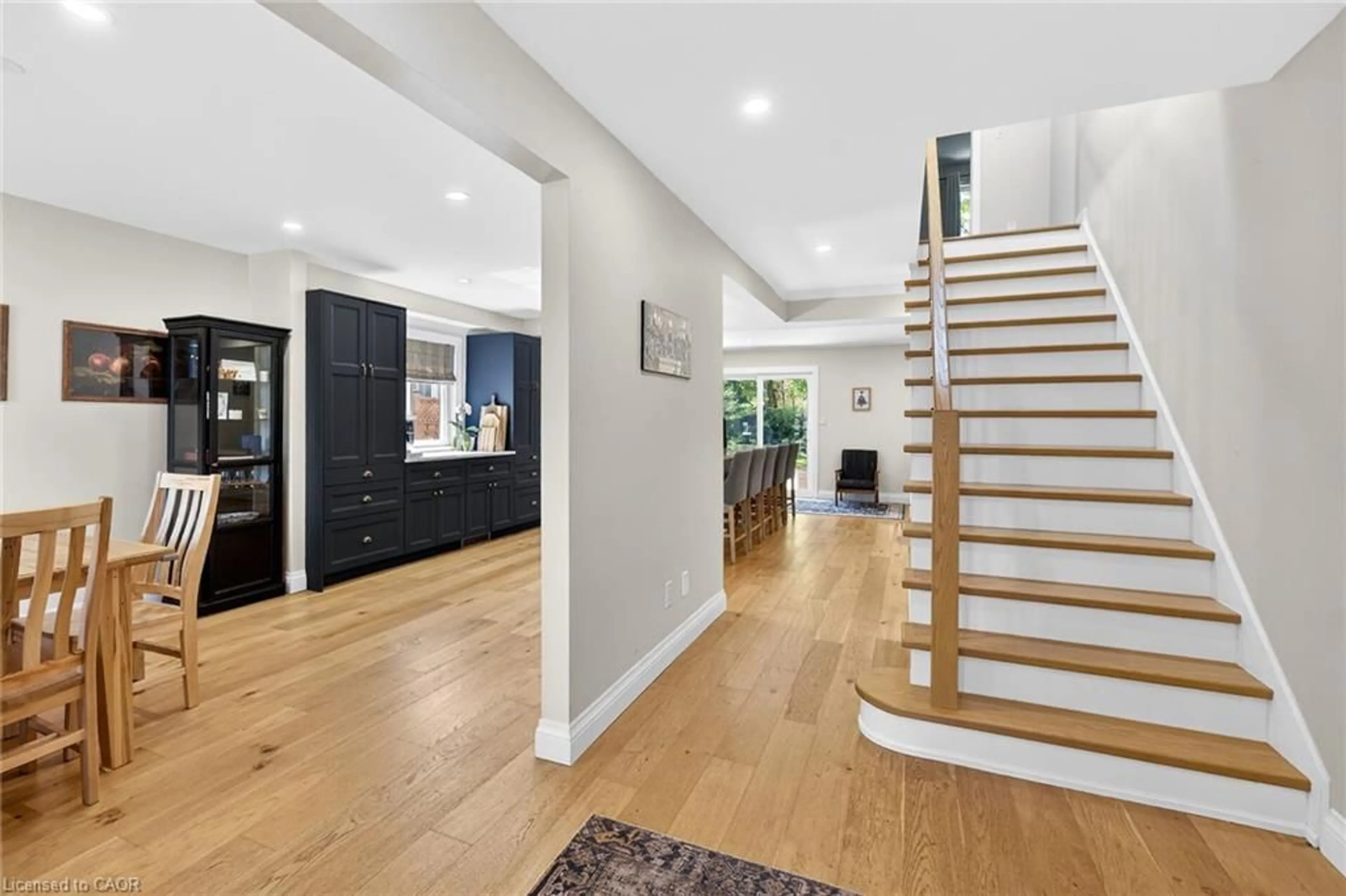 Indoor entryway for 309 Sanatorium Rd, Hamilton Ontario L9C 1Z4