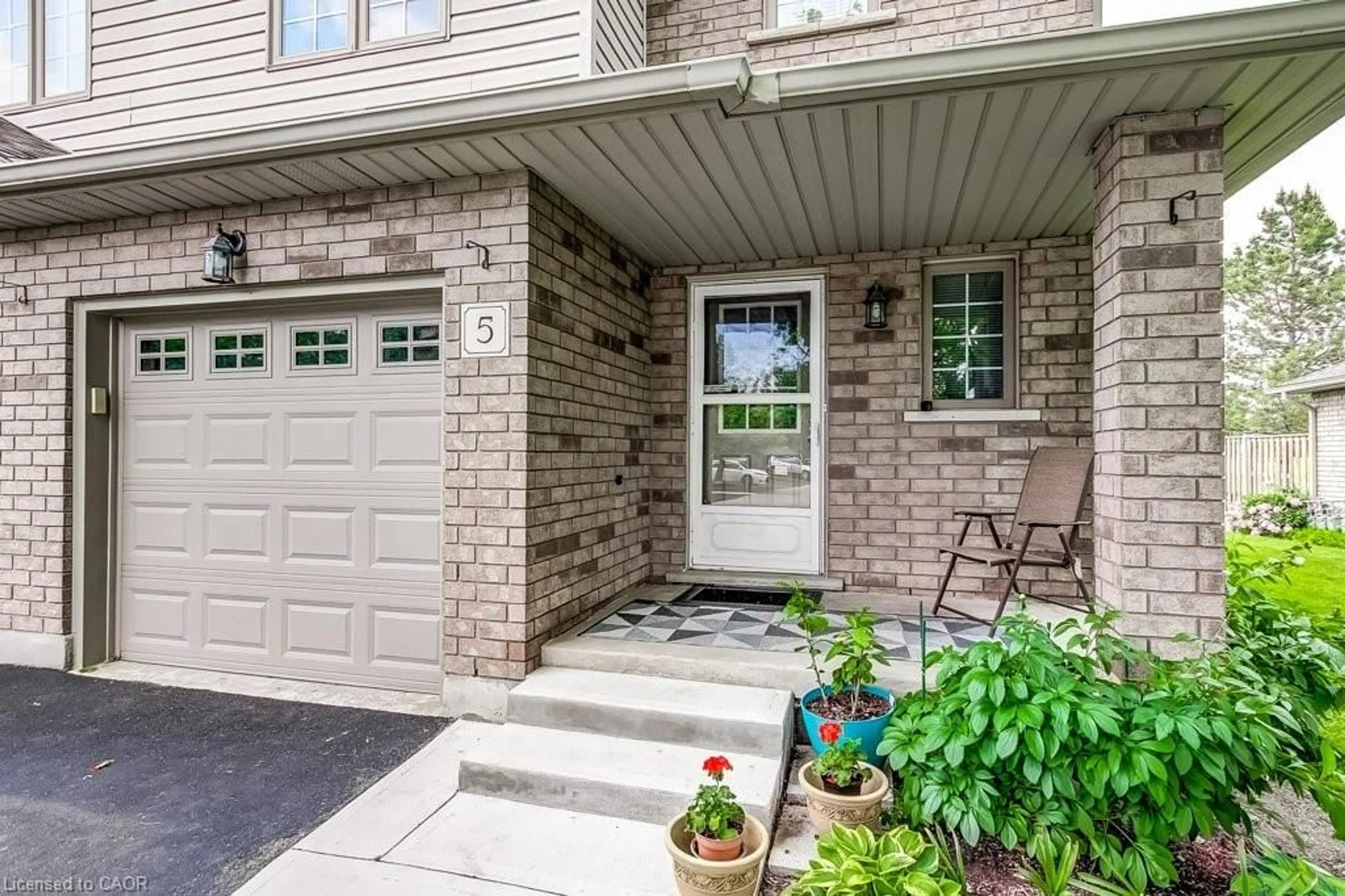 Home with brick exterior material, street for 40 Braemar Ave #5, Caledonia Ontario N3W 2N1
