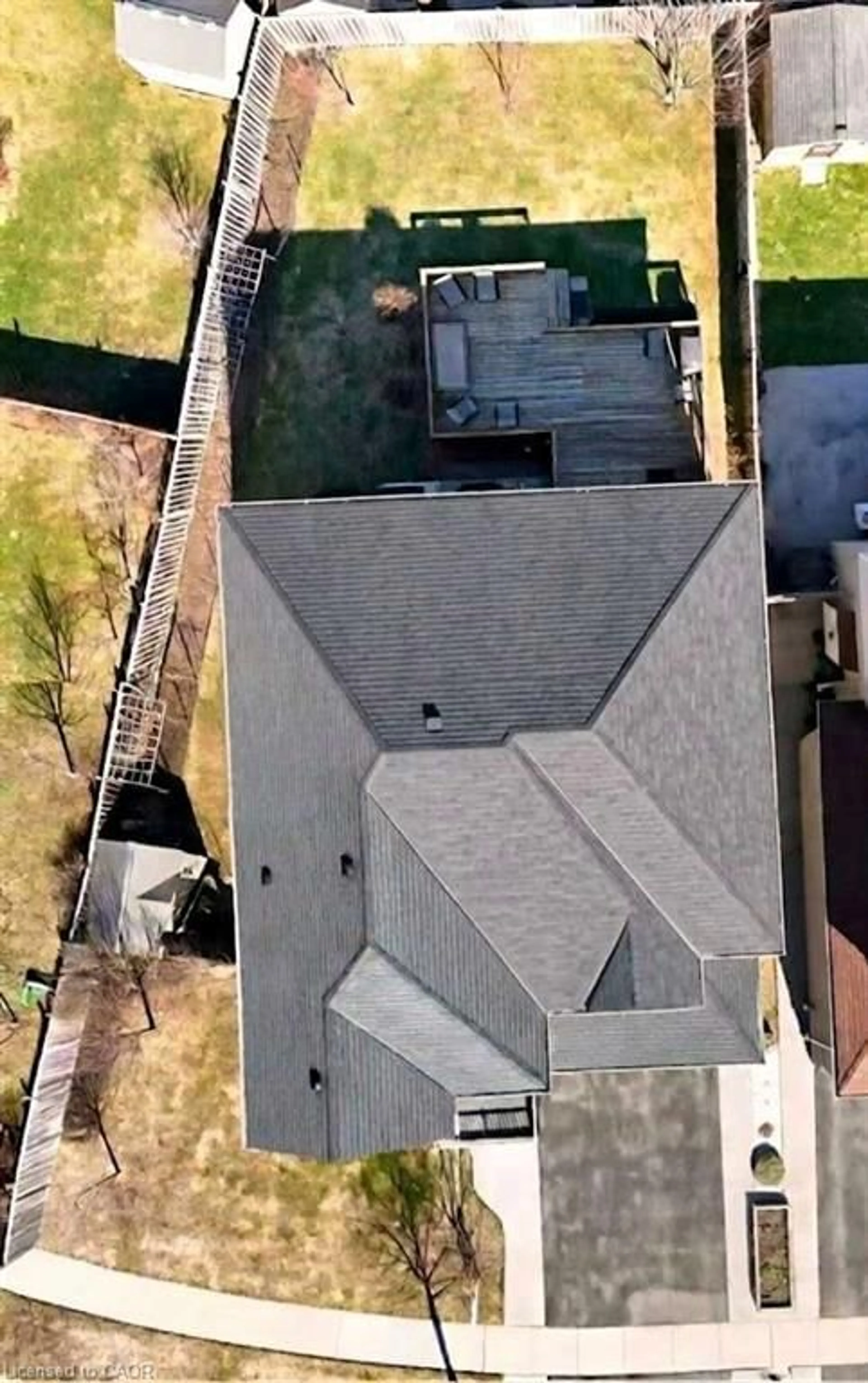 A pic from outside/outdoor area/front of a property/back of a property/a pic from drone, street for 512 Terrington Cres, Kitchener Ontario N2P 0B9