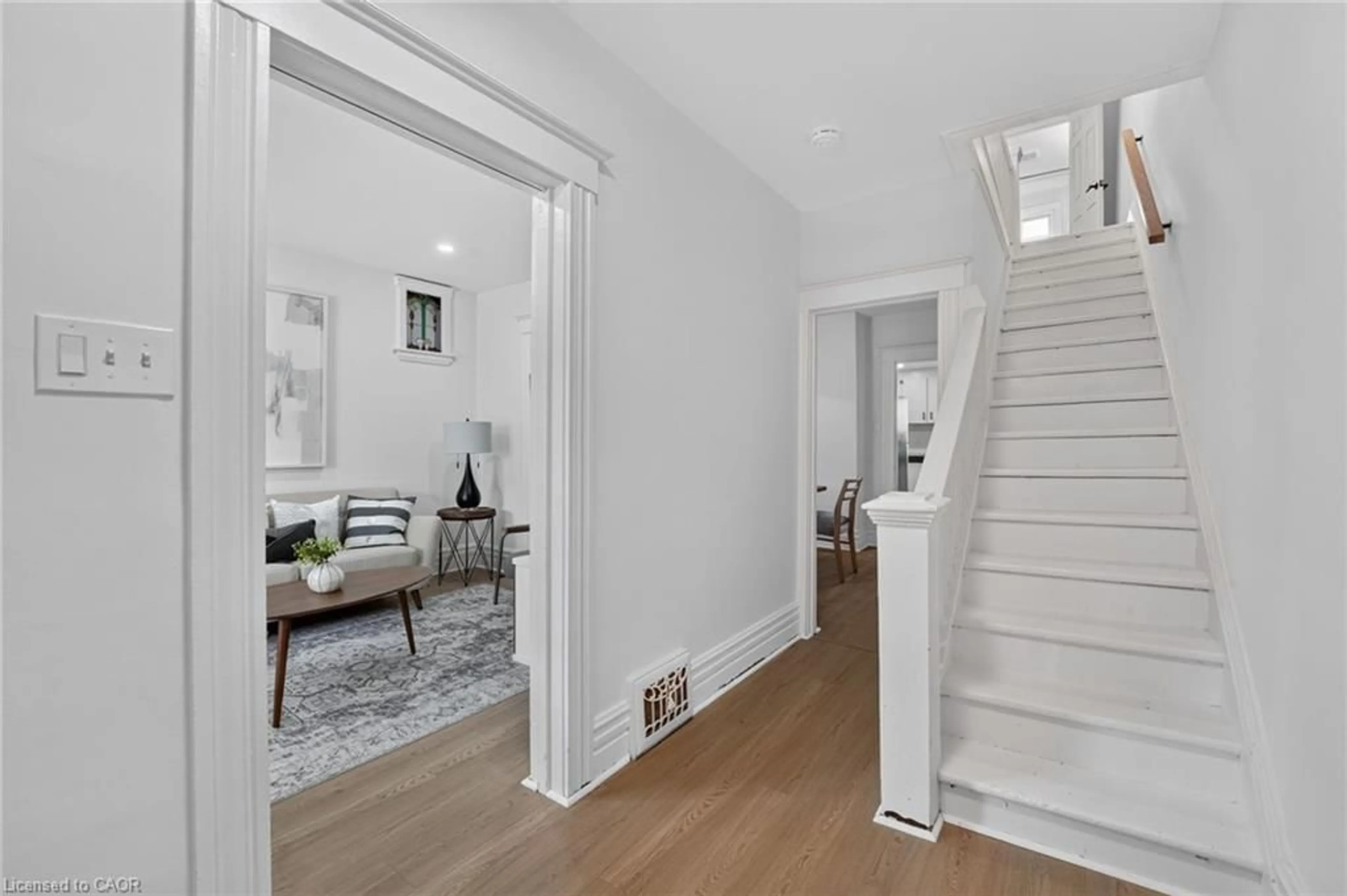 Indoor entryway for 39 Beechwood Ave, Hamilton Ontario L8L 2S5