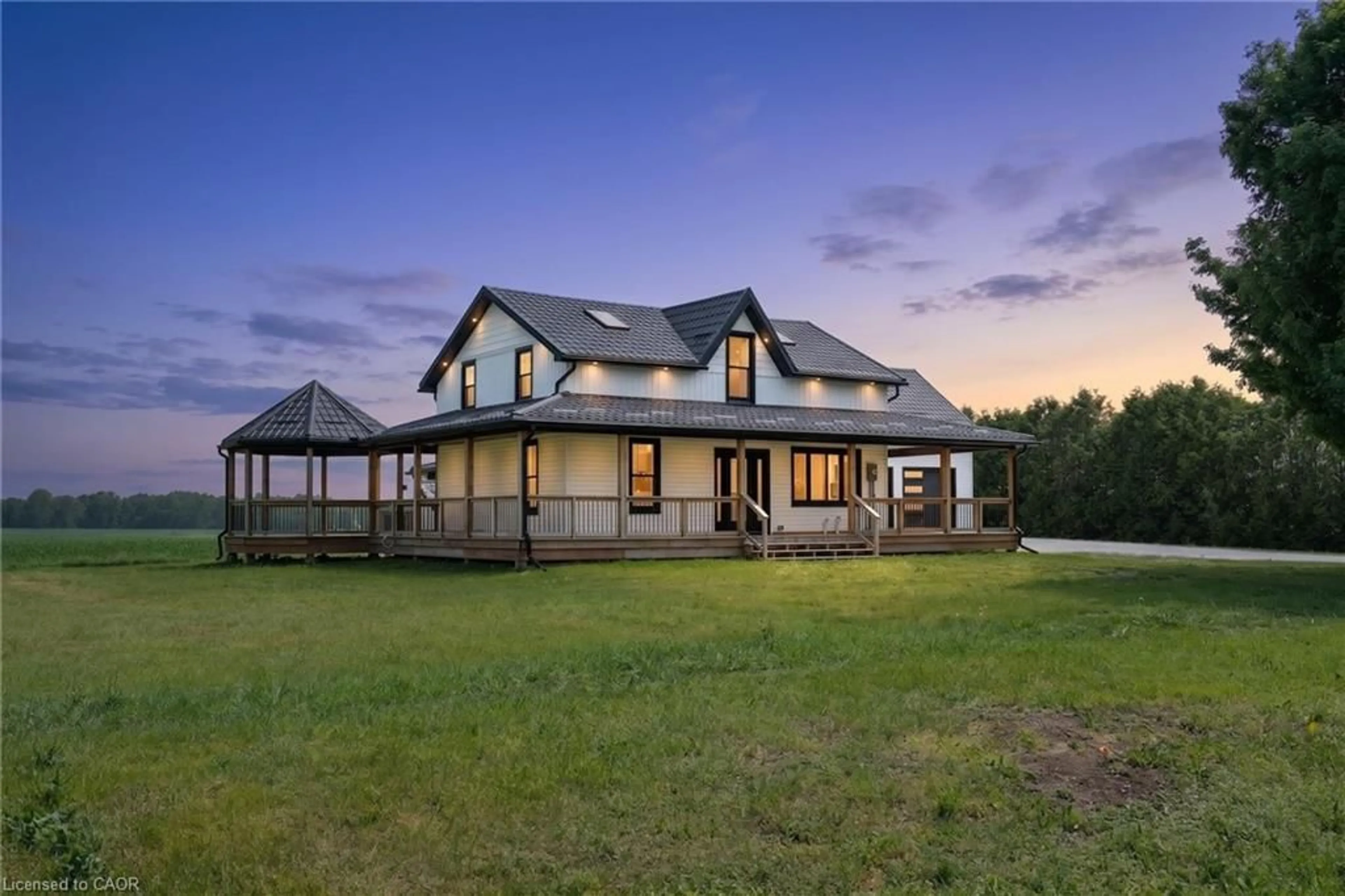 A pic from outside/outdoor area/front of a property/back of a property/a pic from drone, building for 1678 Norfolk Cty Rd 21, Norfolk County Ontario N4B 2W4