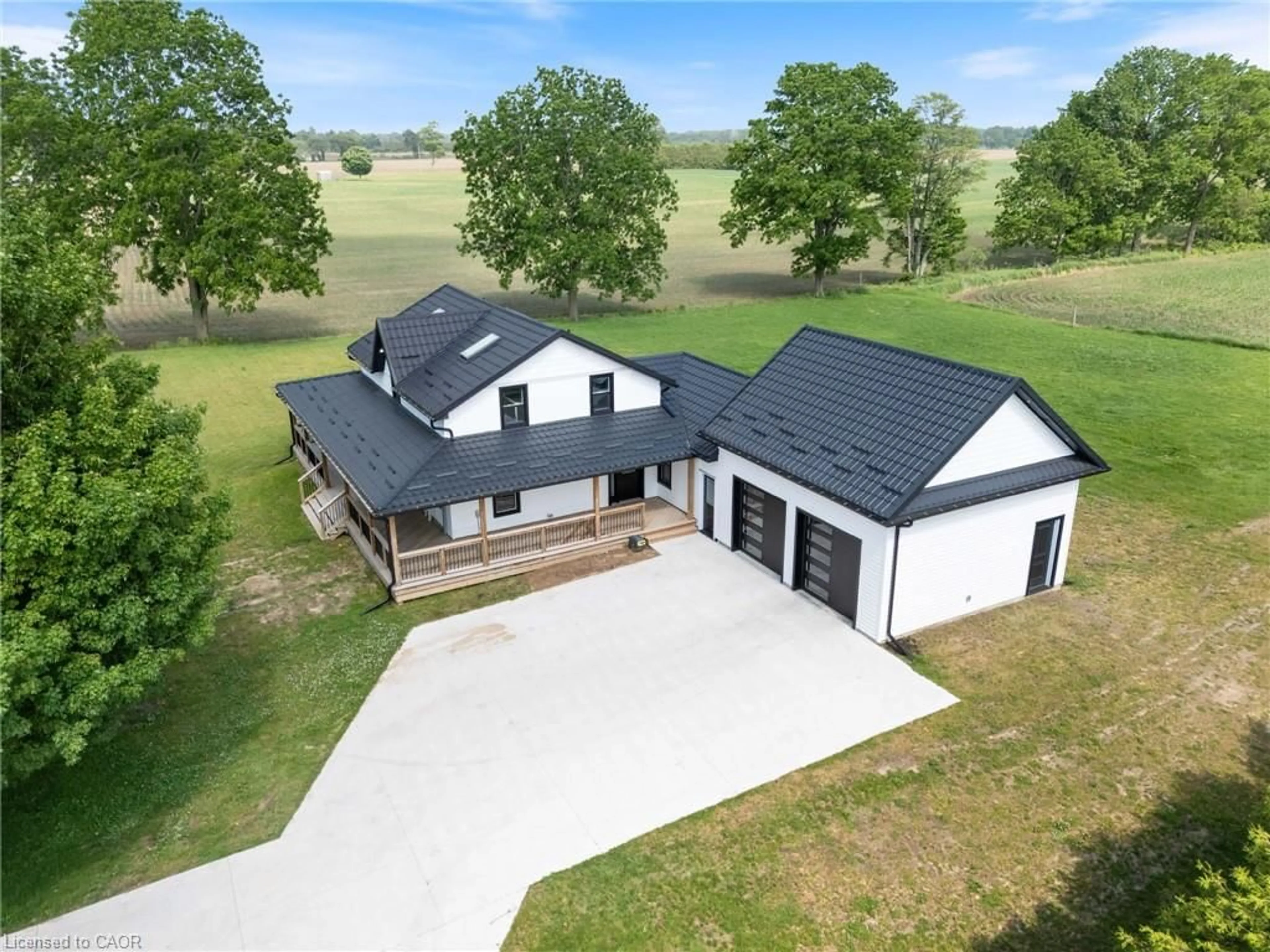 A pic from outside/outdoor area/front of a property/back of a property/a pic from drone, building for 1678 Norfolk Cty Rd 21, Norfolk County Ontario N4B 2W4