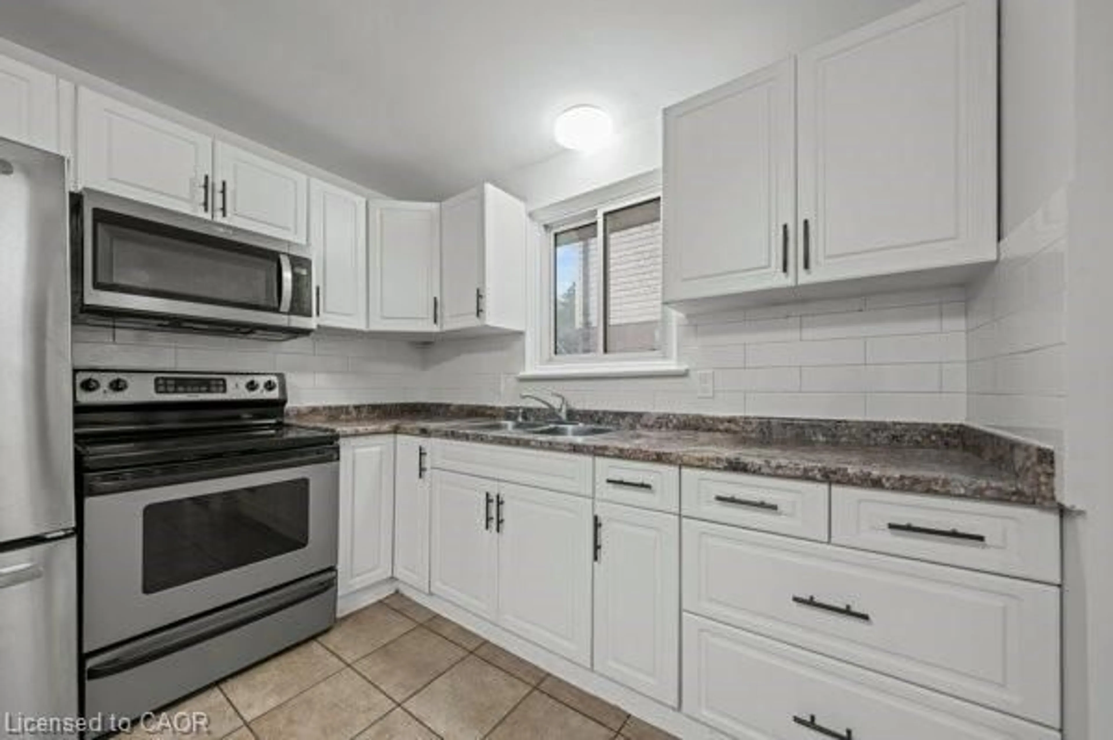 Standard kitchen, ceramic/tile floor for 1206 Valentine Dr, Cambridge Ontario N3H 2N8