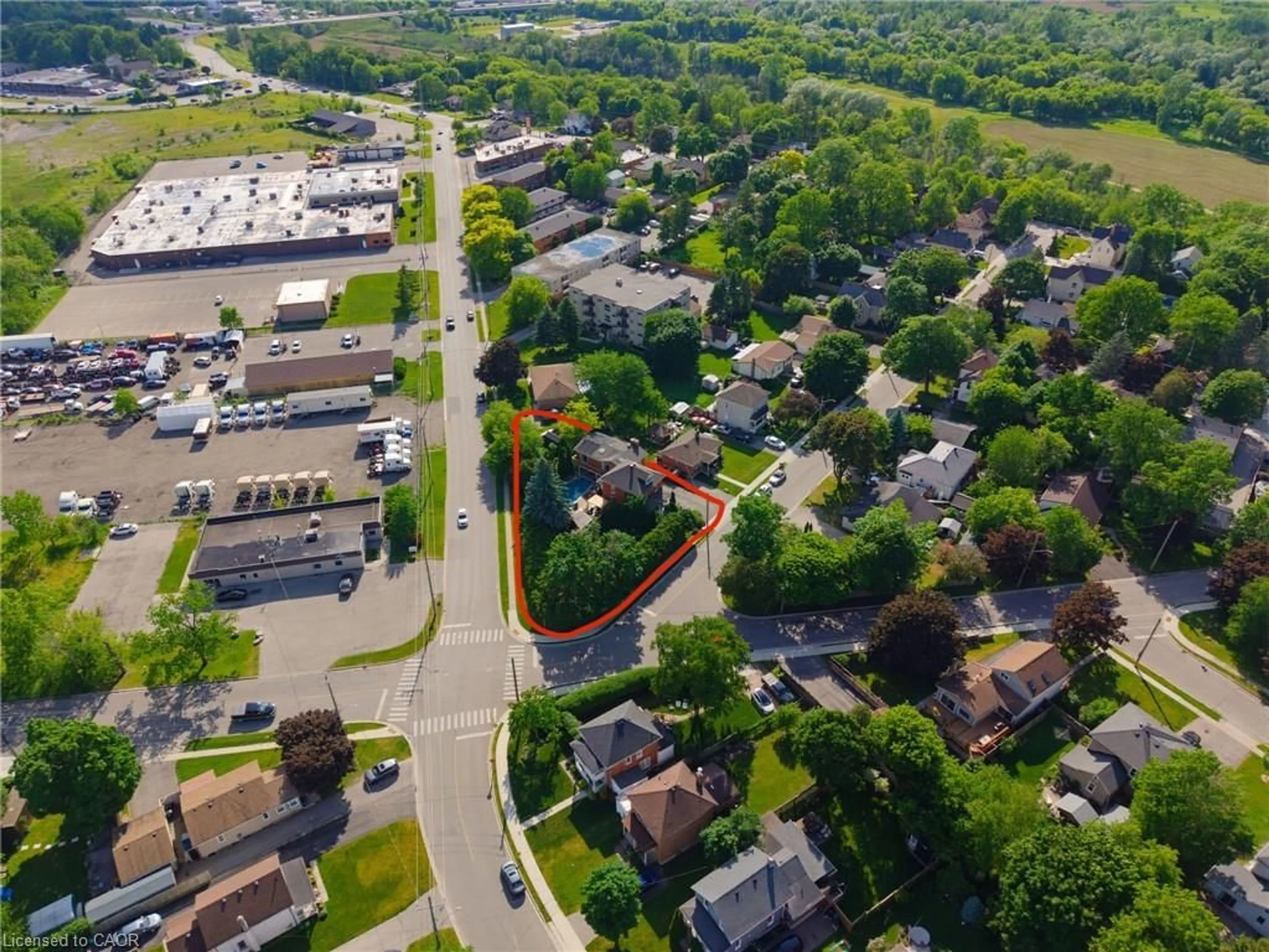 A pic from outside/outdoor area/front of a property/back of a property/a pic from drone, street for 52 Rooshill Ave, Cambridge Ontario N3C 2A2