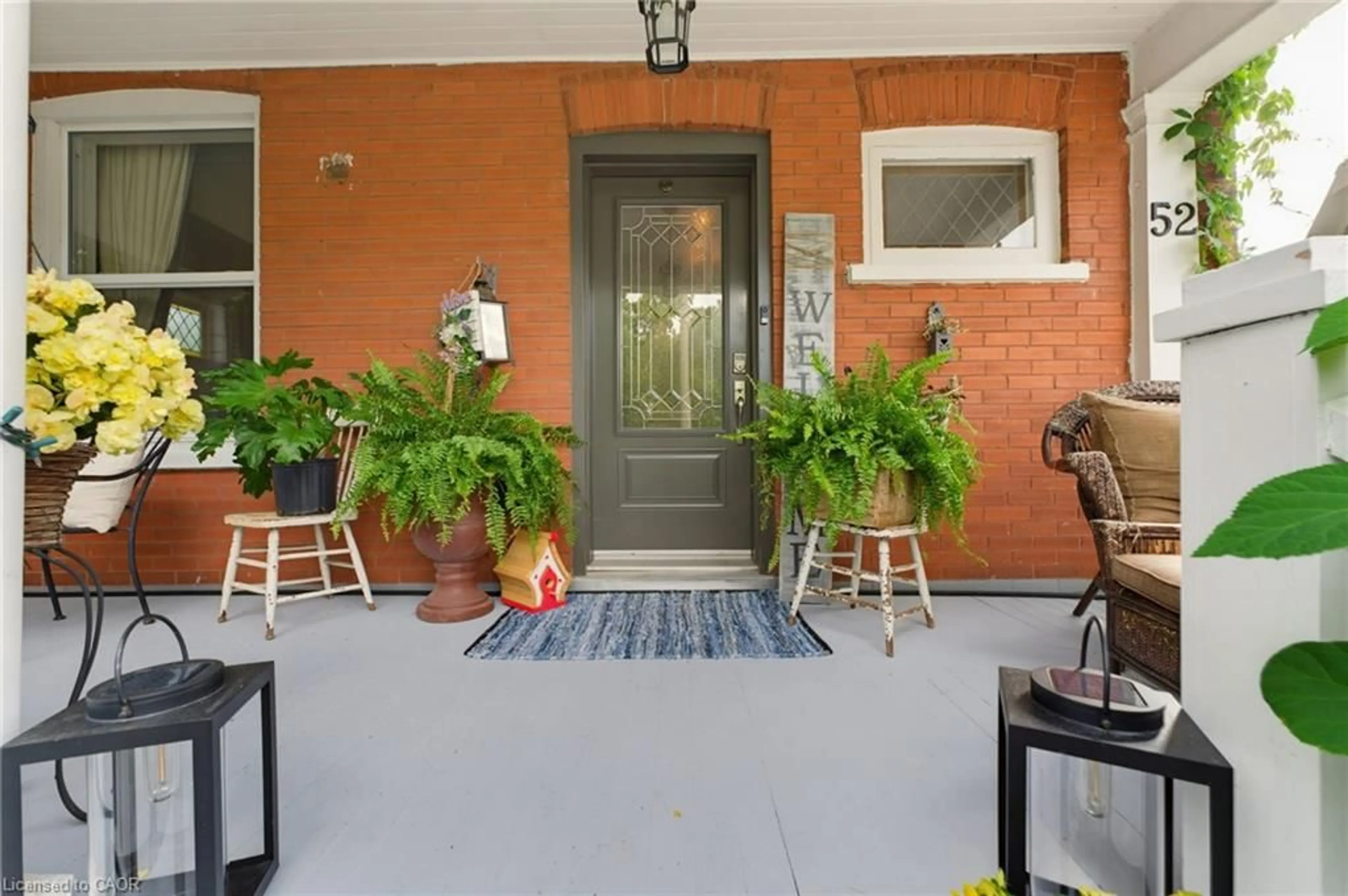 Patio, street for 52 Rooshill Ave, Cambridge Ontario N3C 2A2