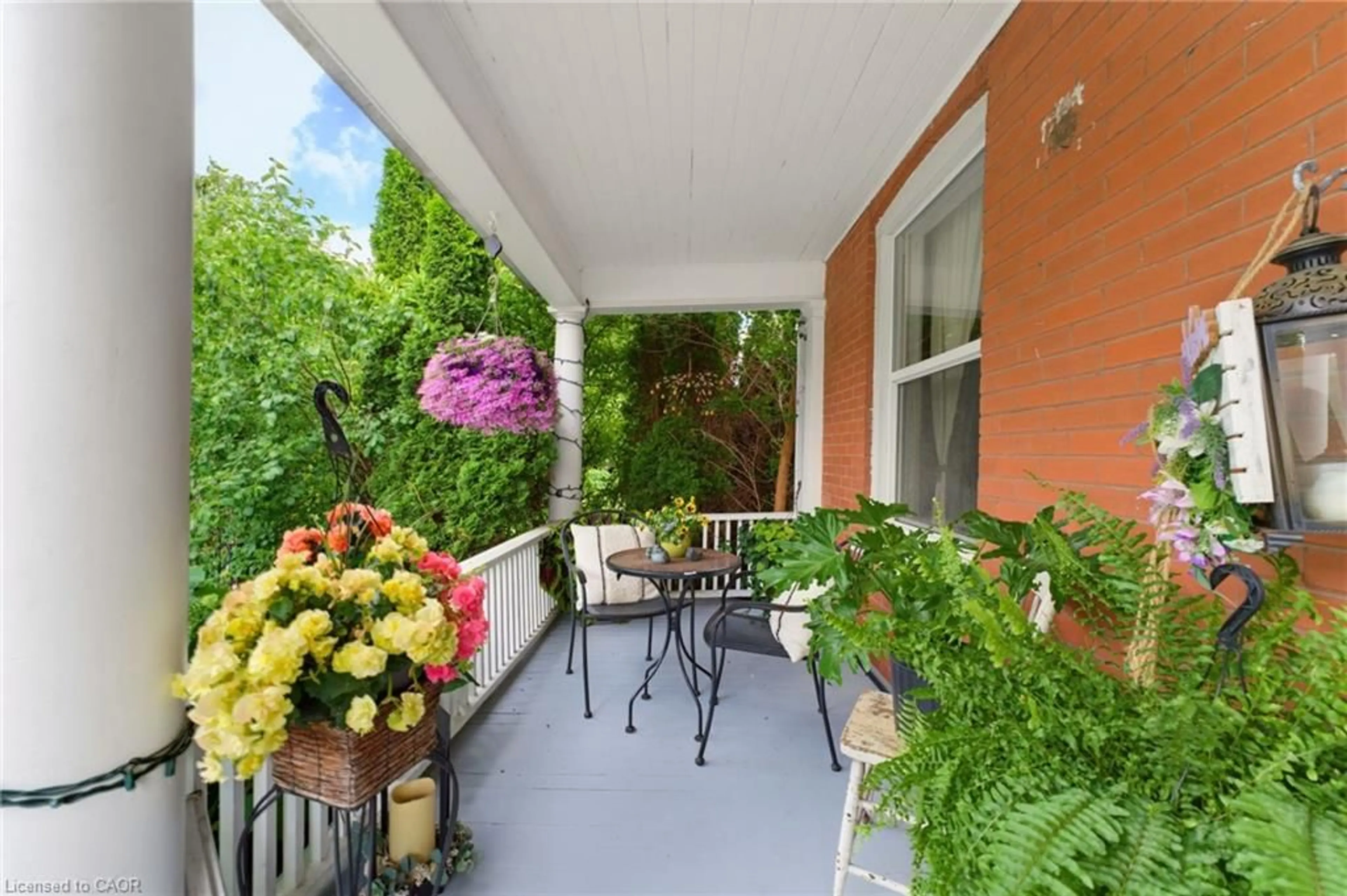 Patio, street for 52 Rooshill Ave, Cambridge Ontario N3C 2A2