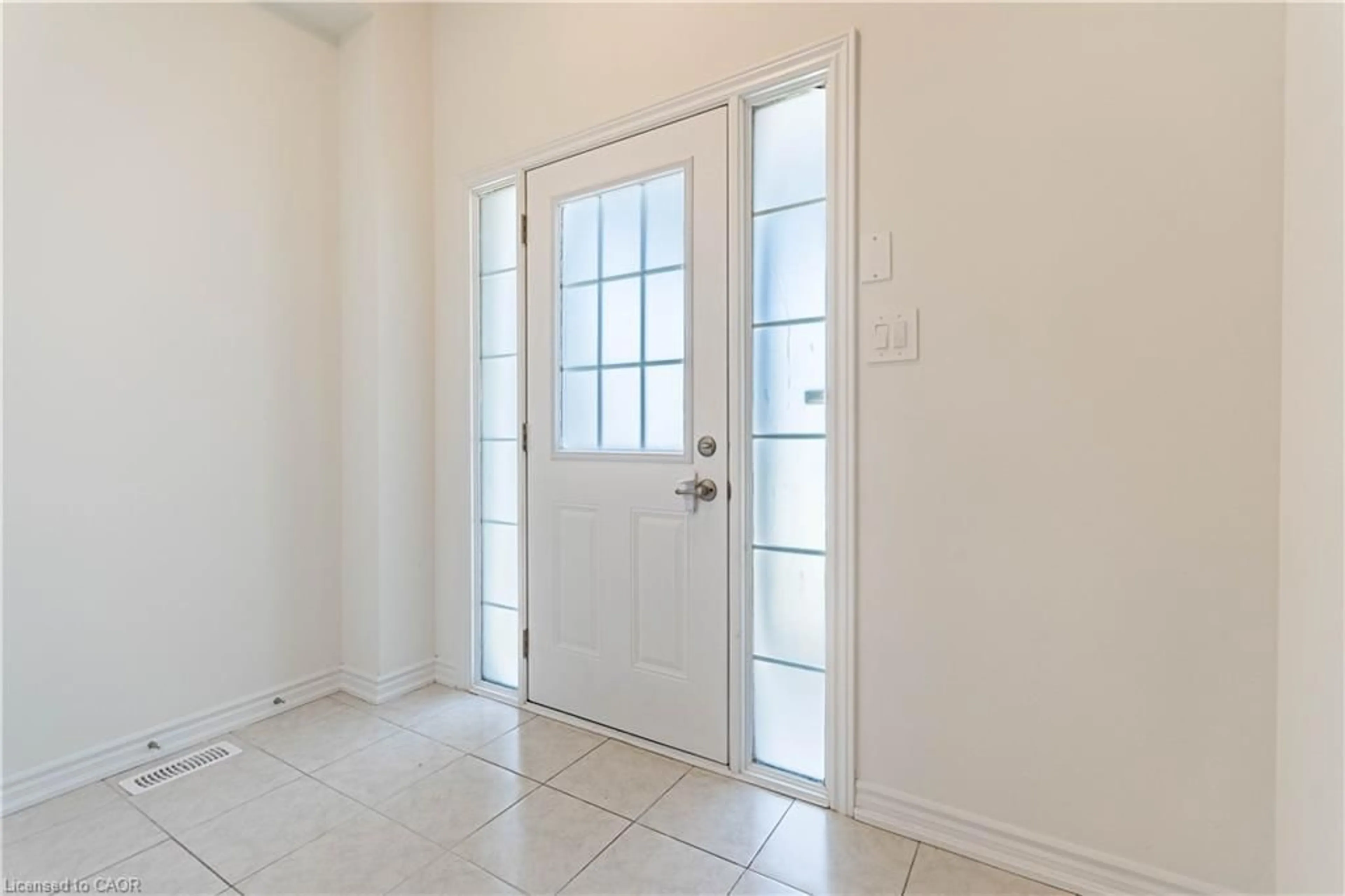 Indoor entryway for 11 Brewis St, Paris Ontario N3L 0L2