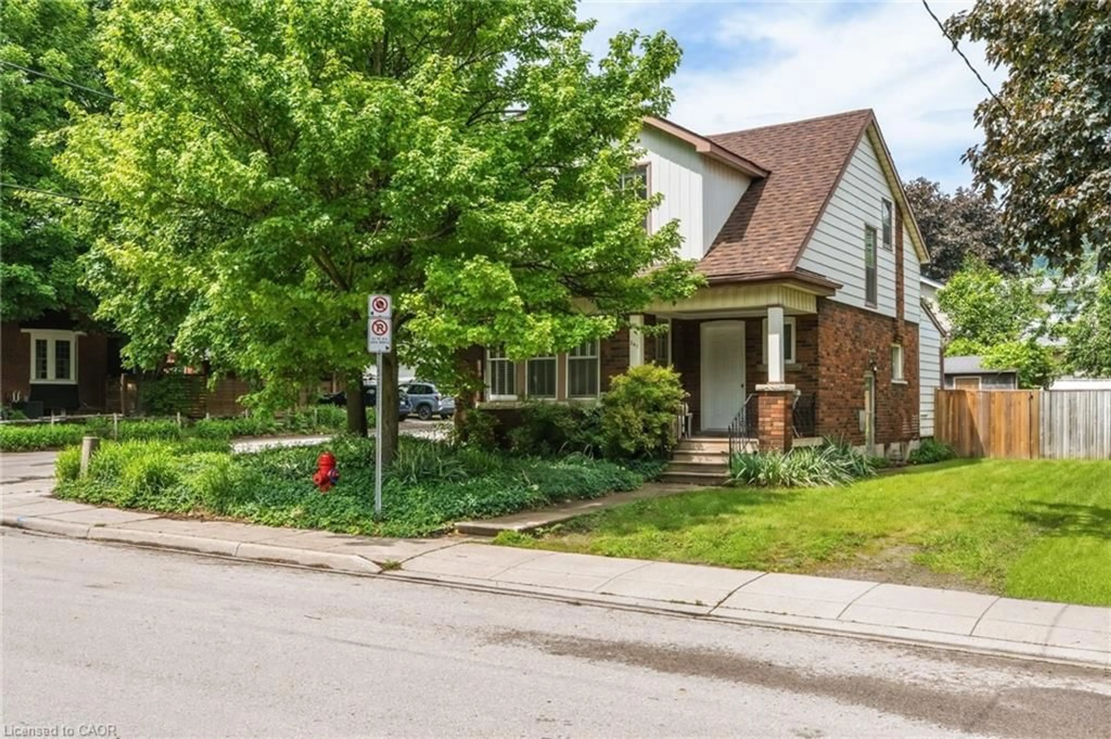 Home with brick exterior material, street for 261 Macnab St, Dundas Ontario L9H 2K4