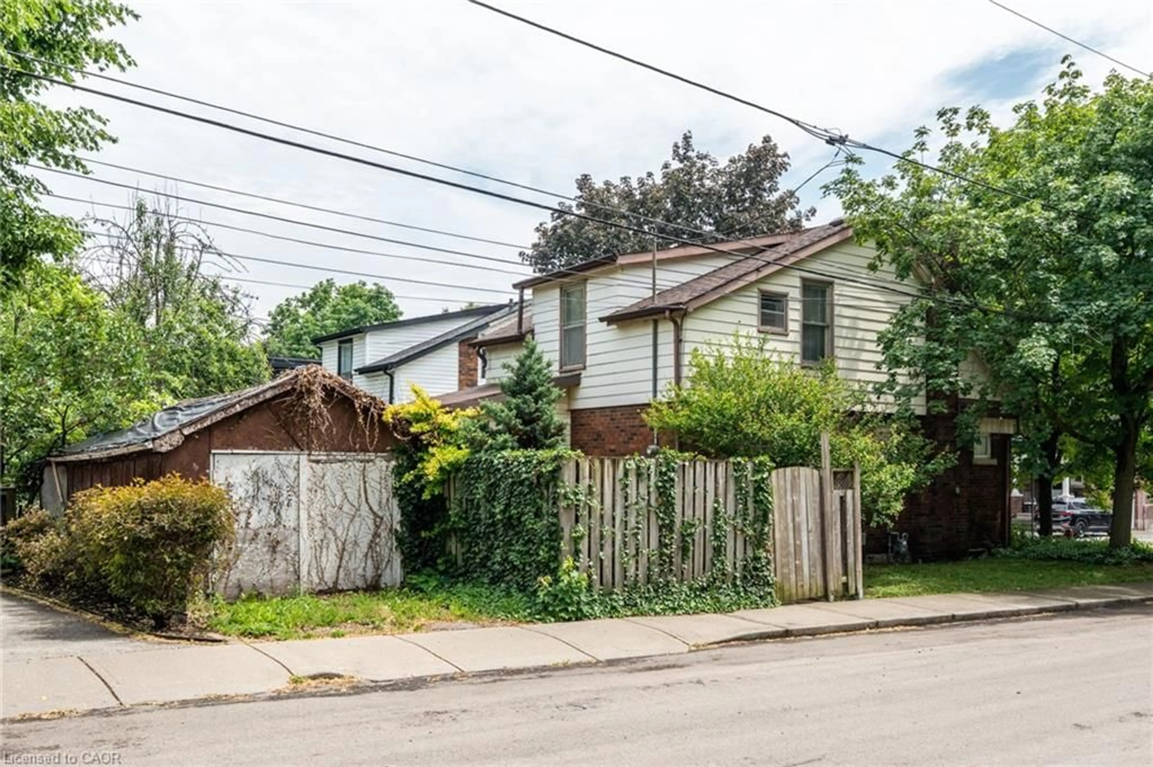 Unknown for 261 Macnab St, Dundas Ontario L9H 2K4