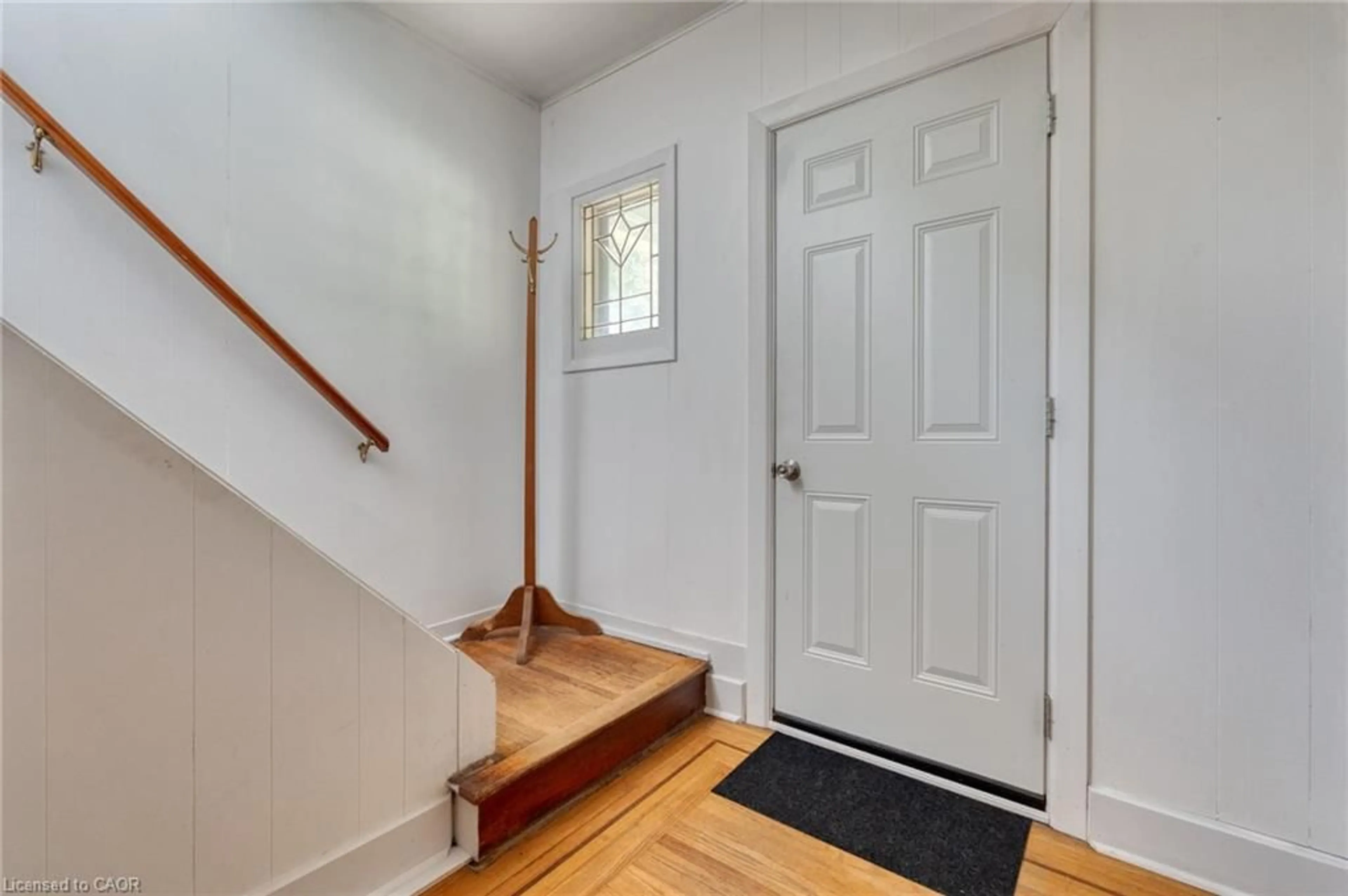 Indoor entryway for 261 Macnab St, Dundas Ontario L9H 2K4