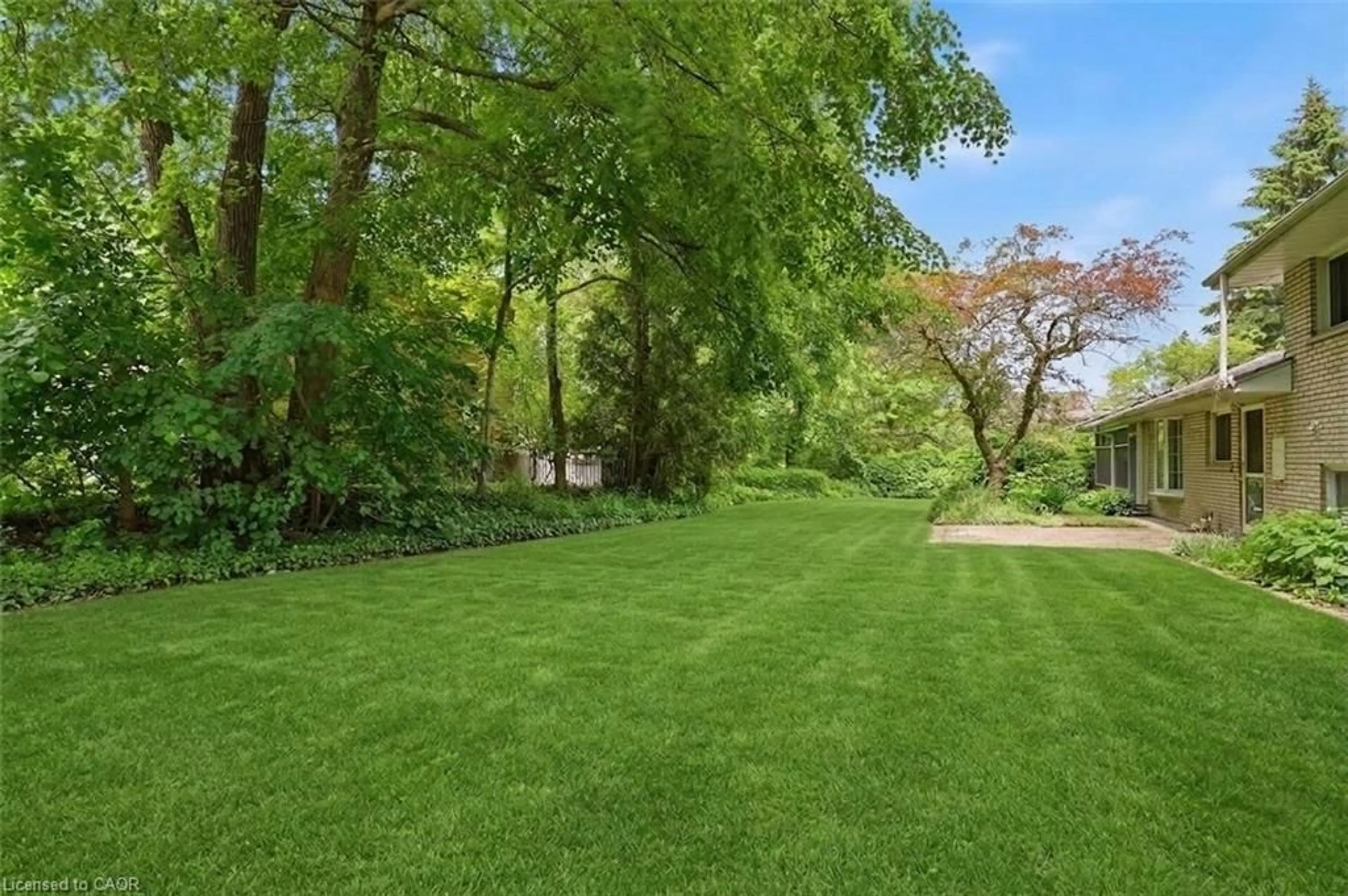 A pic from outside/outdoor area/front of a property/back of a property/a pic from drone, unknown for 627 Westmount Rd, Kitchener Ontario N2M 1R7