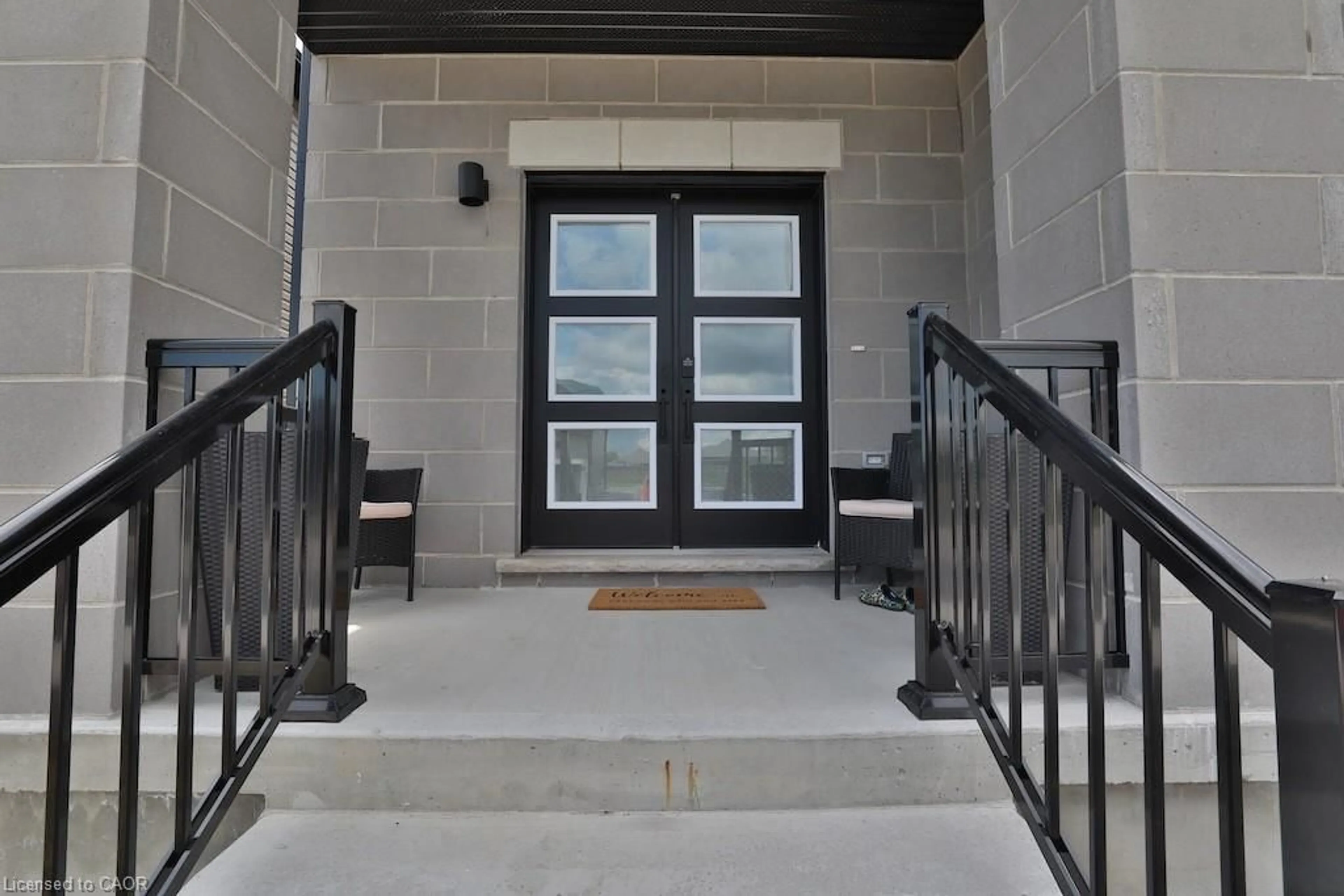 Indoor foyer for 72 Dusenbury Dr, Odessa Ontario K0H 2H0