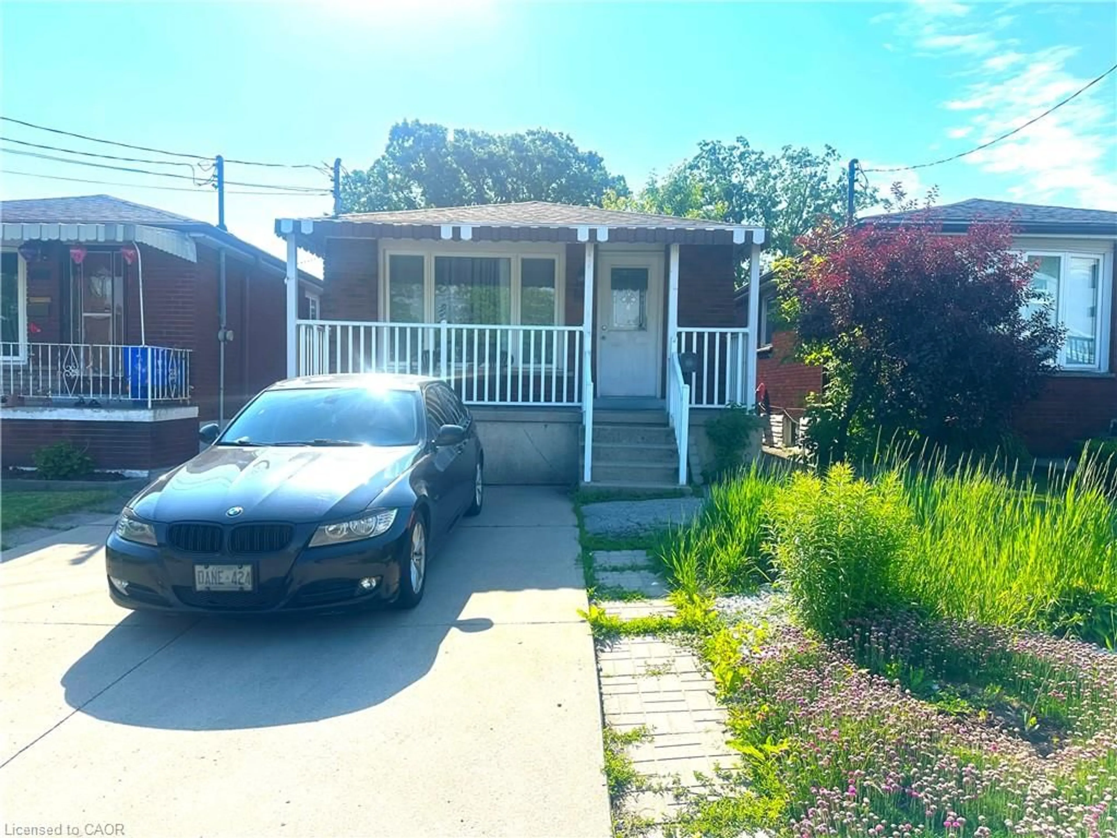 A pic from outside/outdoor area/front of a property/back of a property/a pic from drone, street for 70 Ellis Ave, Hamilton Ontario L8H 4L9