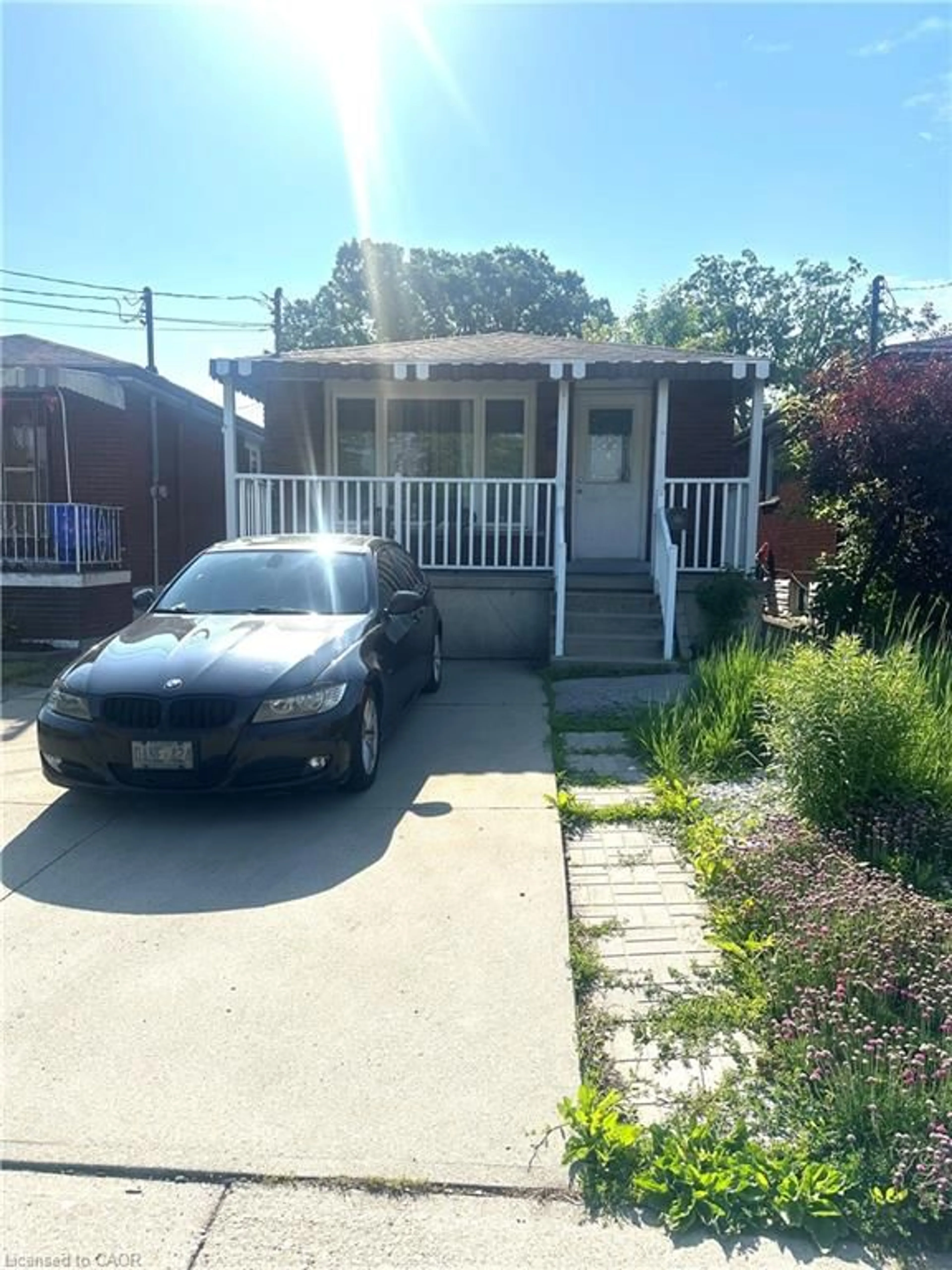 A pic from outside/outdoor area/front of a property/back of a property/a pic from drone, street for 70 Ellis Ave, Hamilton Ontario L8H 4L9