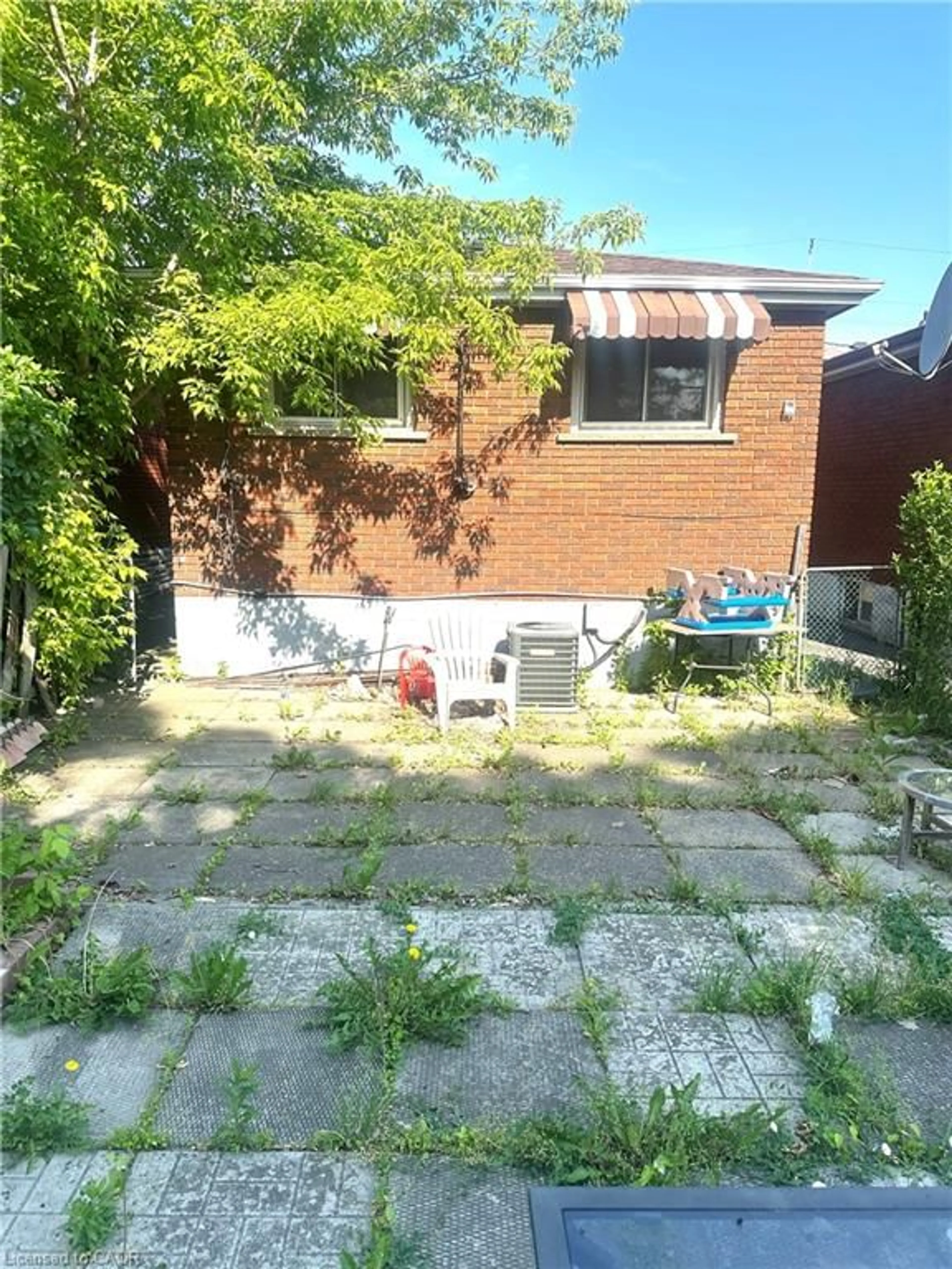 A pic from outside/outdoor area/front of a property/back of a property/a pic from drone, street for 70 Ellis Ave, Hamilton Ontario L8H 4L9