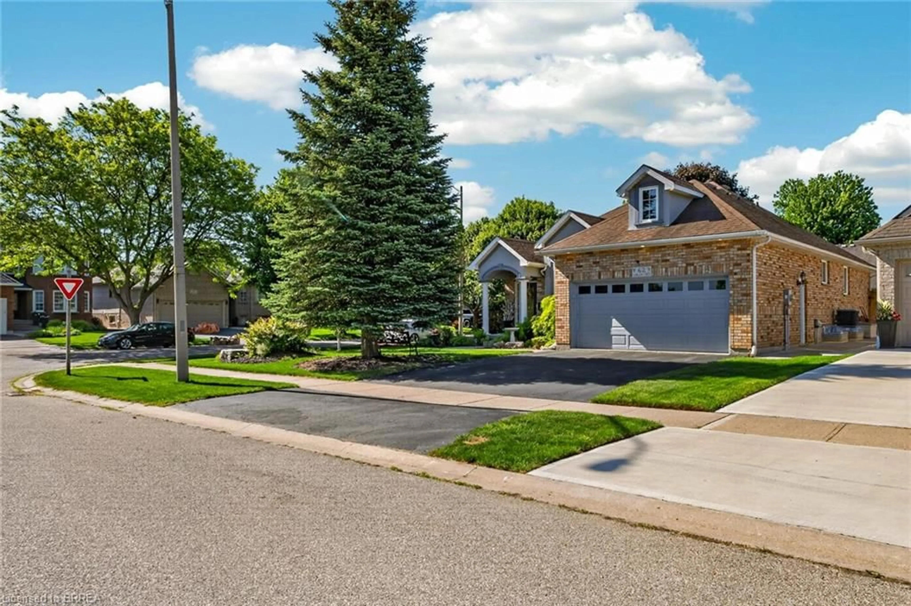 Home with brick exterior material, street for 62 Varley Cres, Brantford Ontario N3R 7Z7