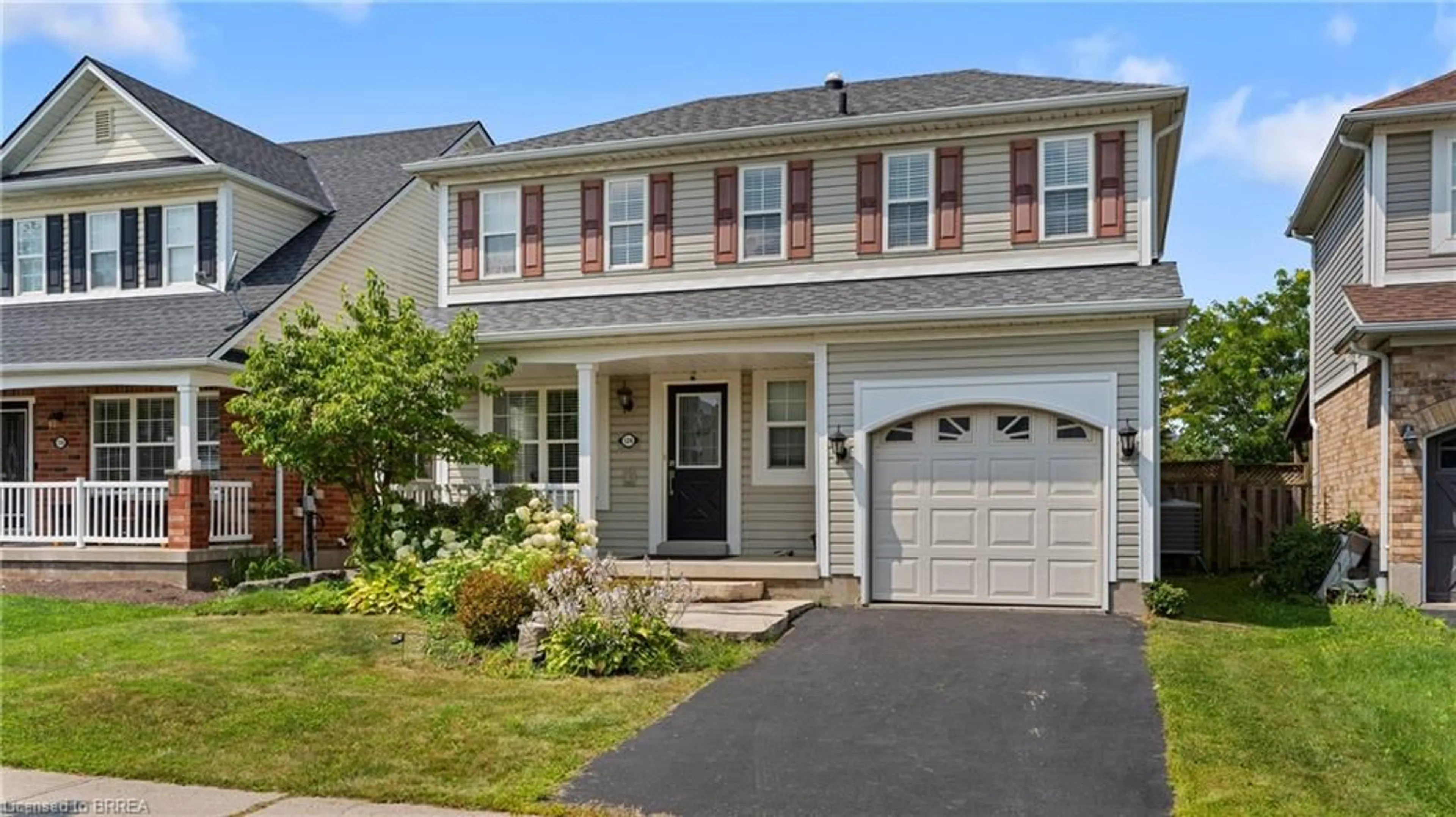 Home with vinyl exterior material, street for 124 Osborn Ave, Brantford Ontario N3T 6S1