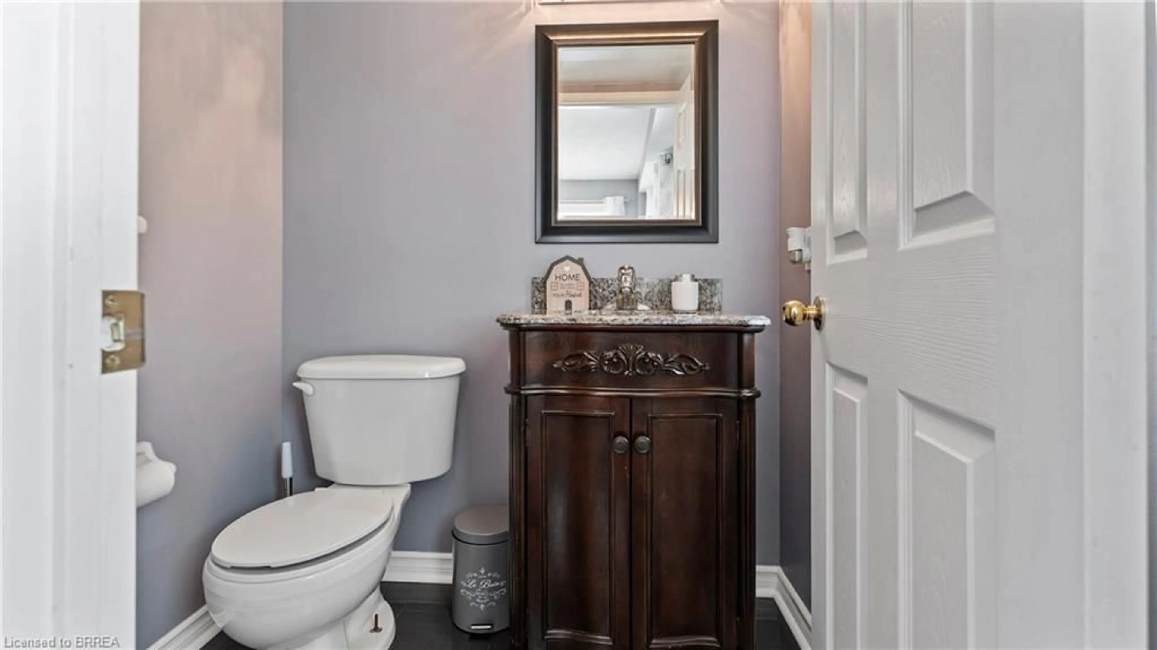 Standard bathroom, ceramic/tile floor for 124 Osborn Ave, Brantford Ontario N3T 6S1