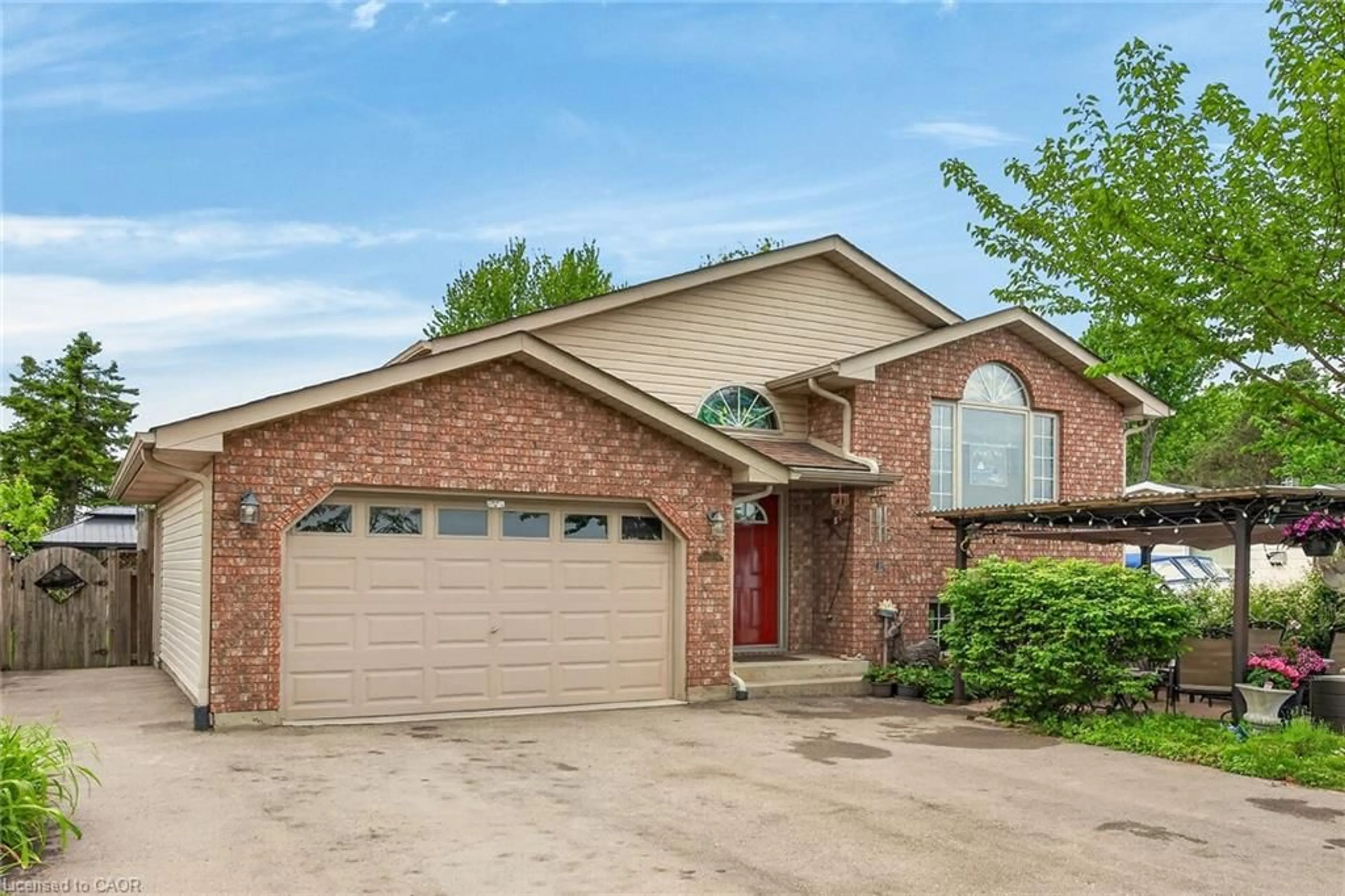 Home with brick exterior material, street for 309 Blue Water Pky, Selkirk Ontario N0A 1P0