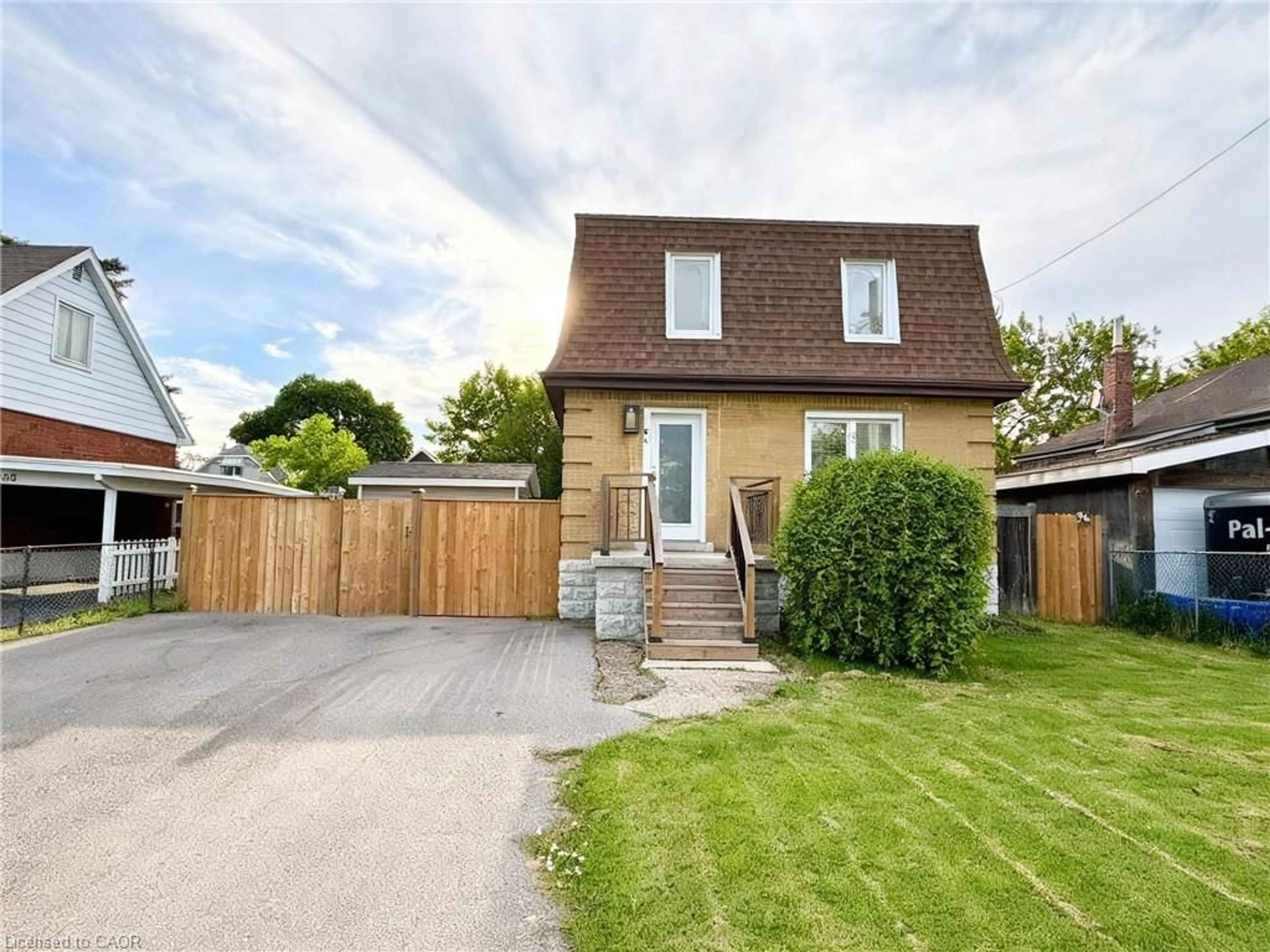 Unknown for 94 Howard Ave, Hamilton Ontario L9A 2W5