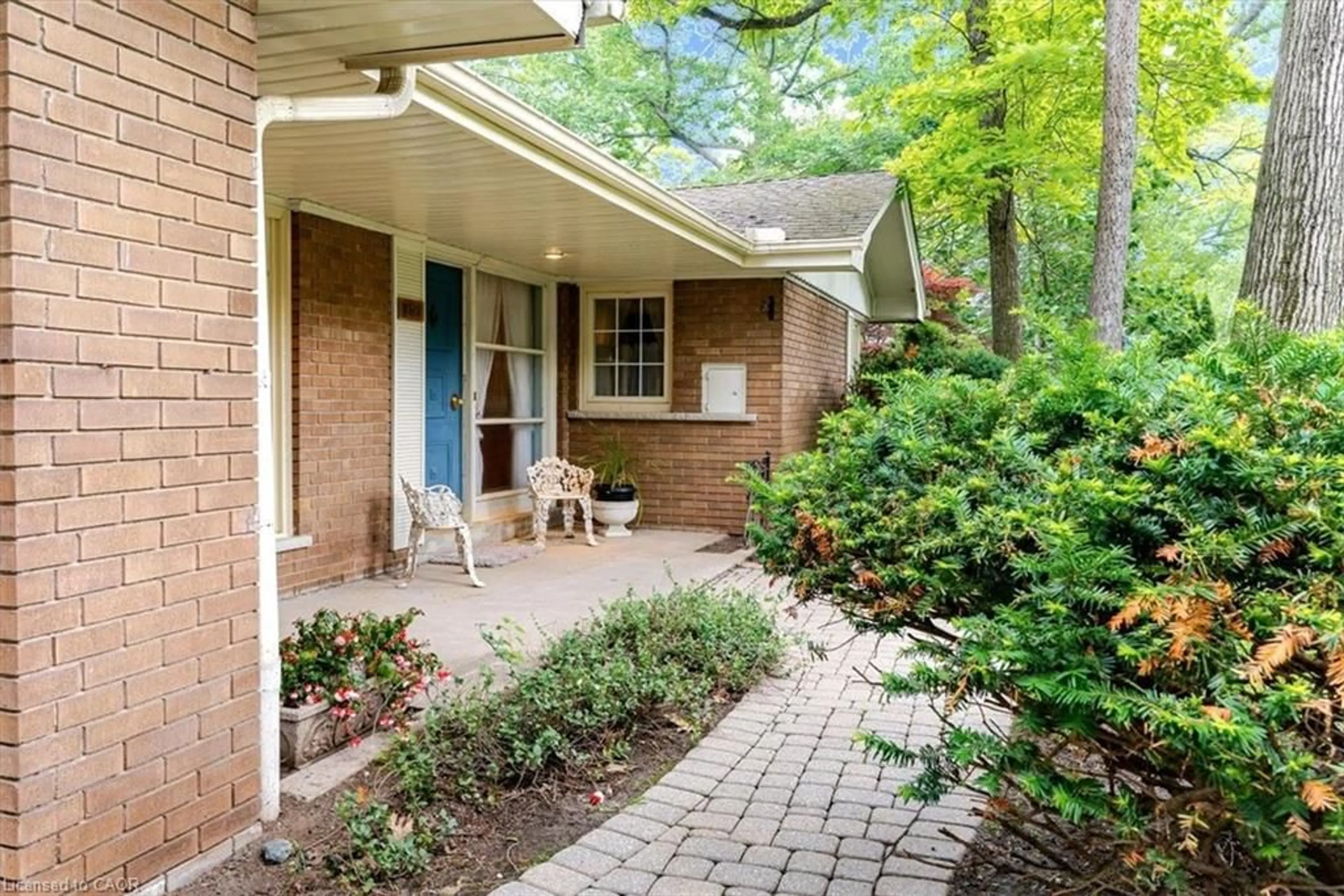 Home with brick exterior material, street for 787 Forest Glen Ave, Burlington Ontario L7T 2L1