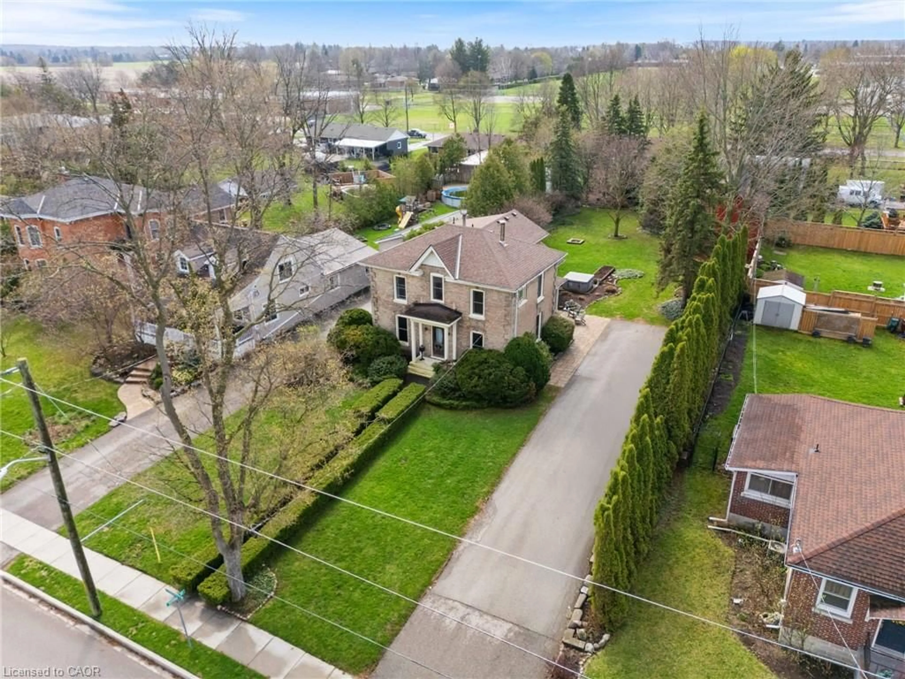 A pic from outside/outdoor area/front of a property/back of a property/a pic from drone, street for 48 Temperance St, Waterford Ontario N0E 1Y0