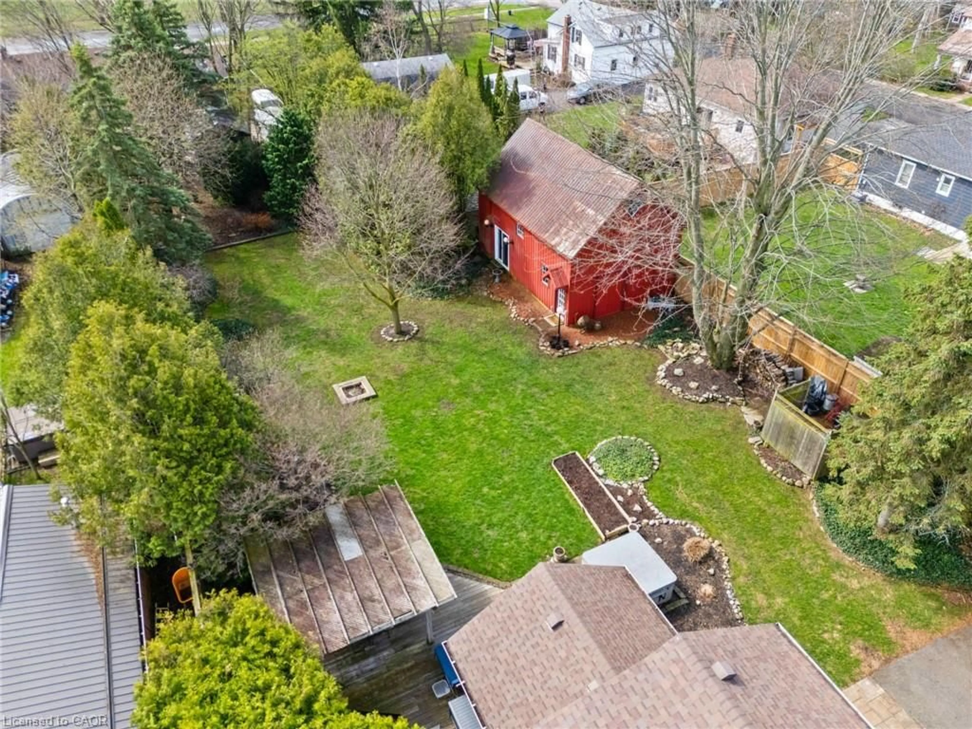 A pic from outside/outdoor area/front of a property/back of a property/a pic from drone, street for 48 Temperance St, Waterford Ontario N0E 1Y0