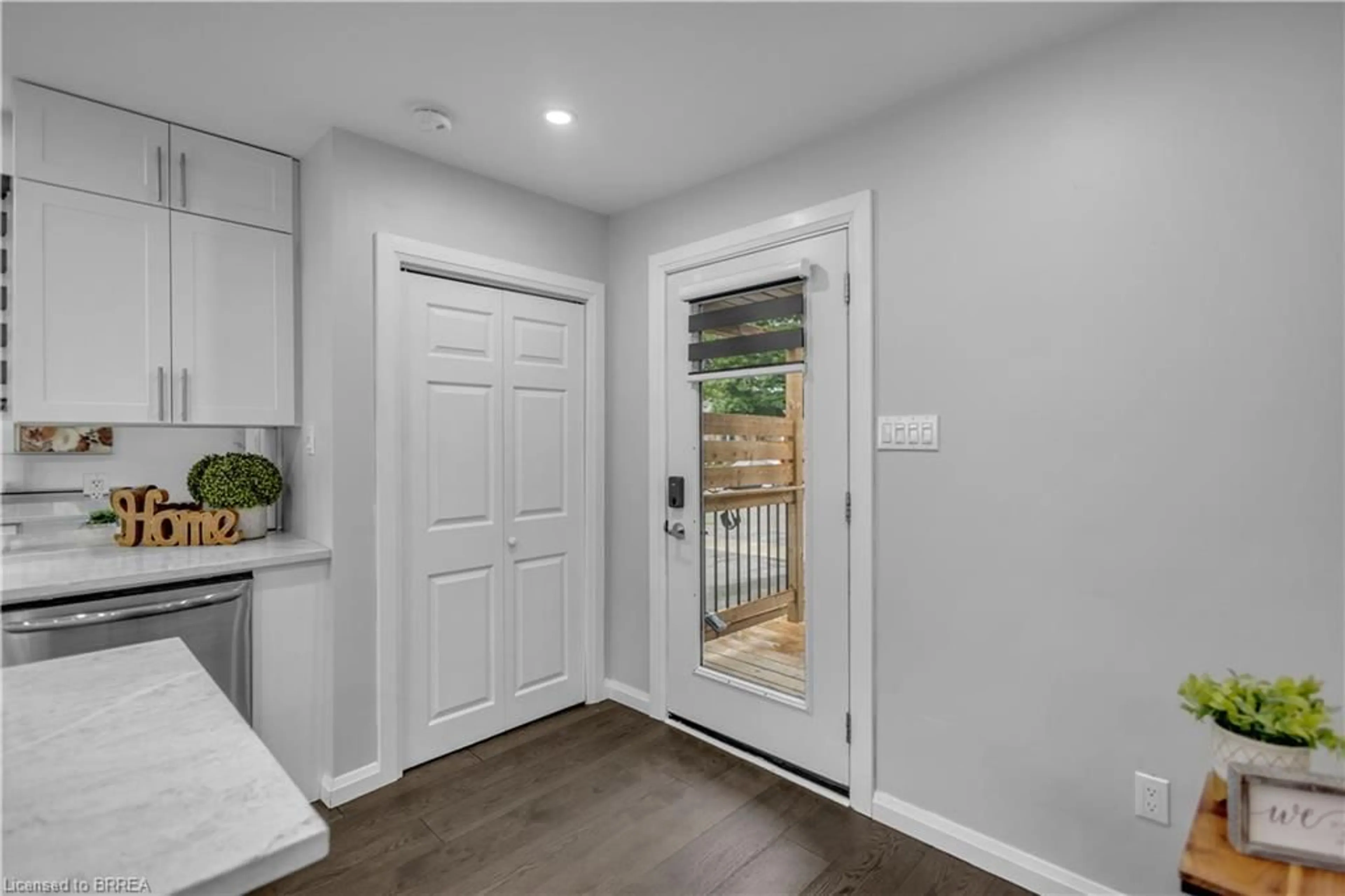Indoor entryway for 37 Palomino Dr, Brantford Ontario N3P 1J6