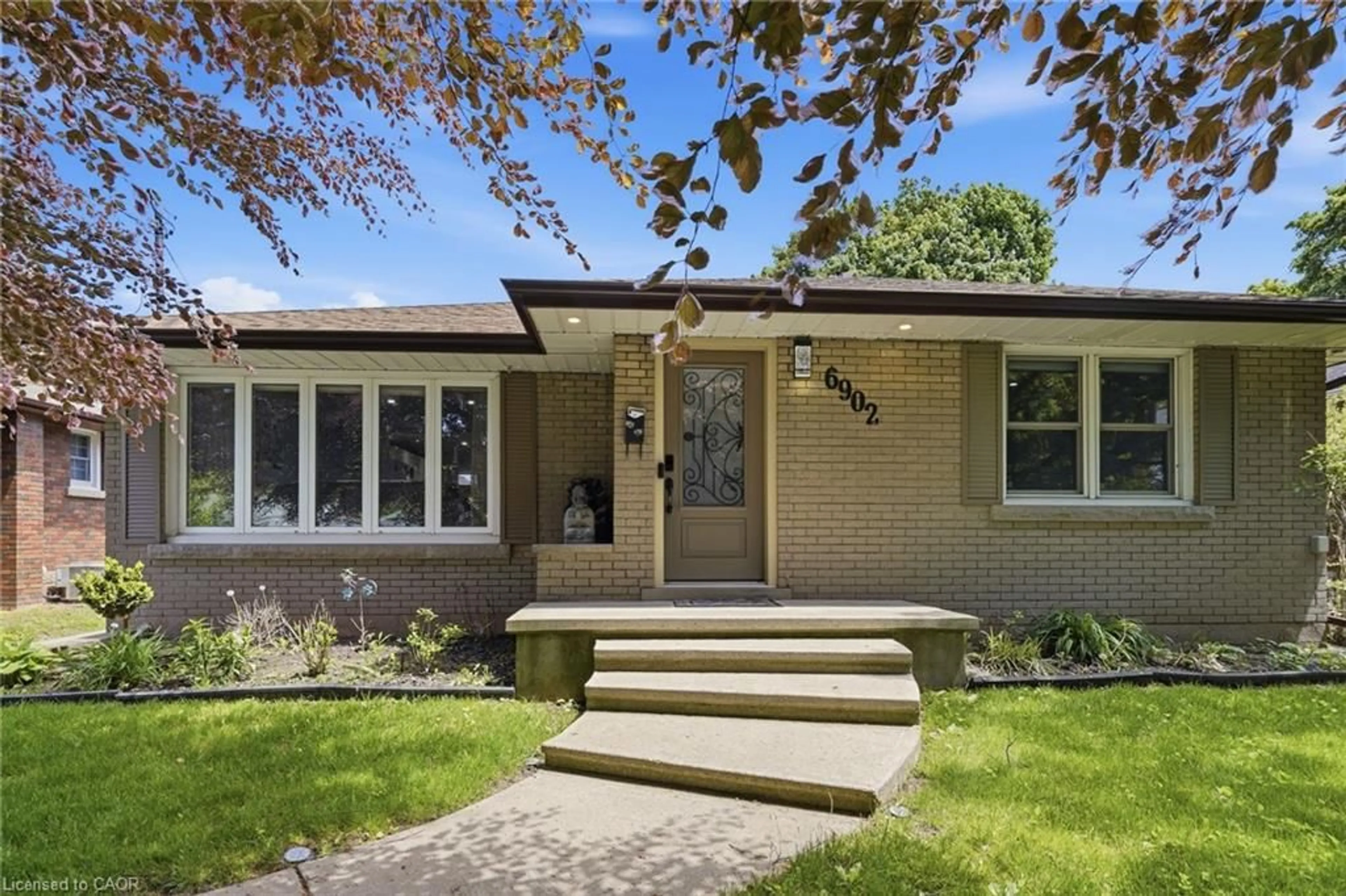 Home with brick exterior material, street for 6902 Dell Ave, Niagara Falls Ontario L2G 4V8
