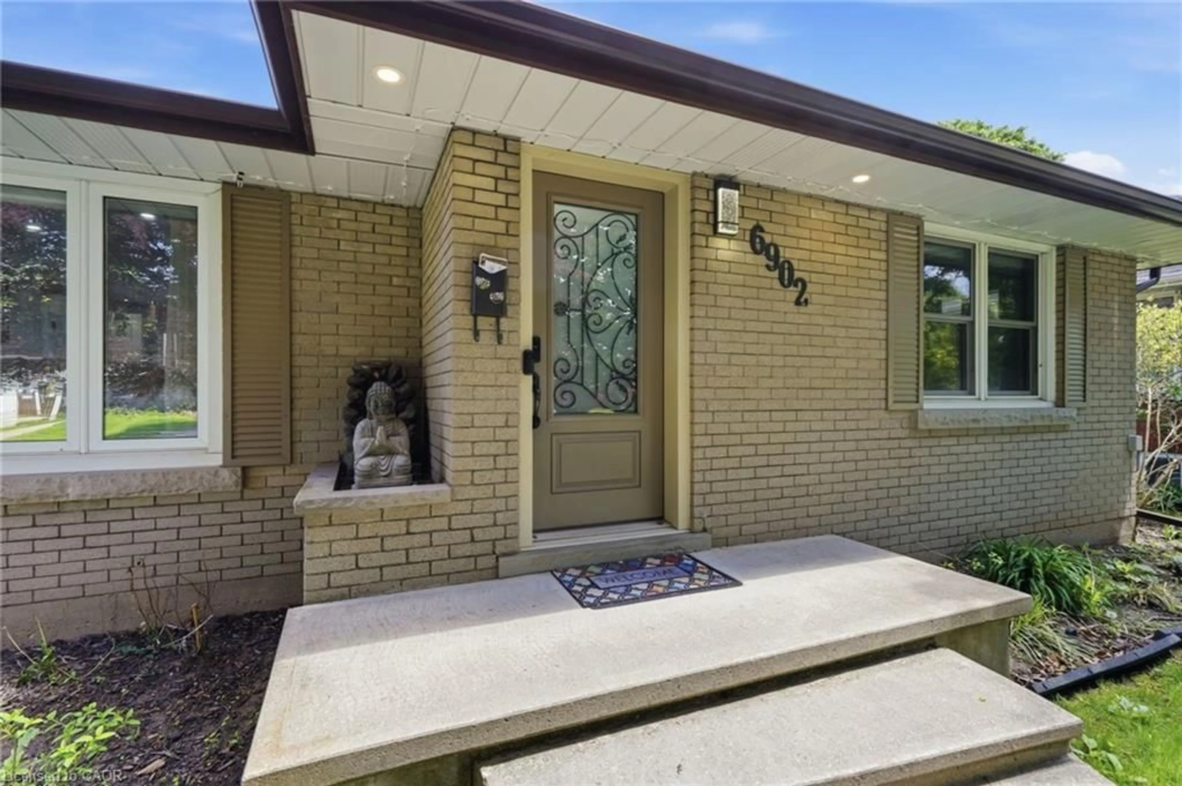 Home with brick exterior material, street for 6902 Dell Ave, Niagara Falls Ontario L2G 4V8