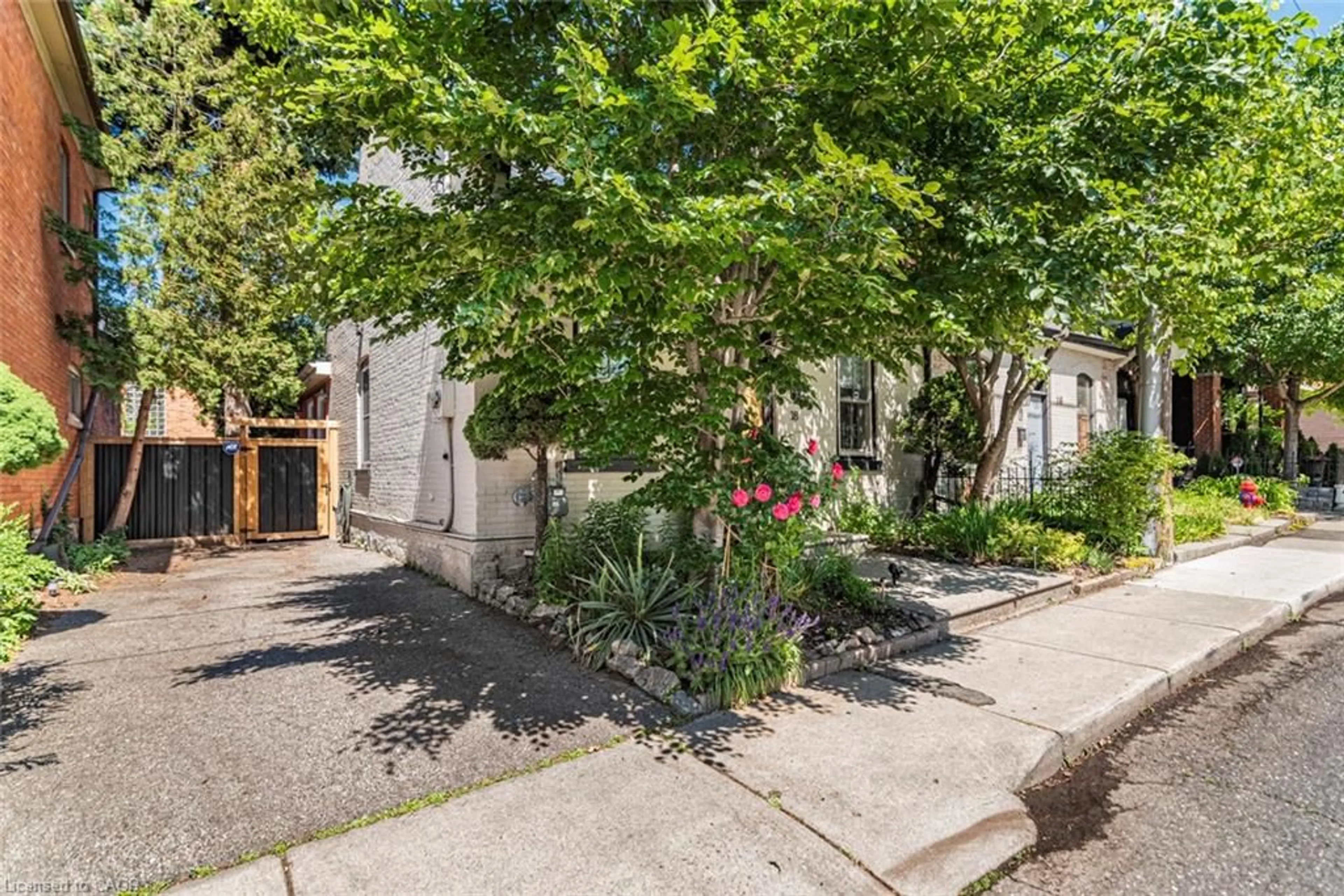 Patio, street for 18 Pearl St, Hamilton Ontario L8P 3W5