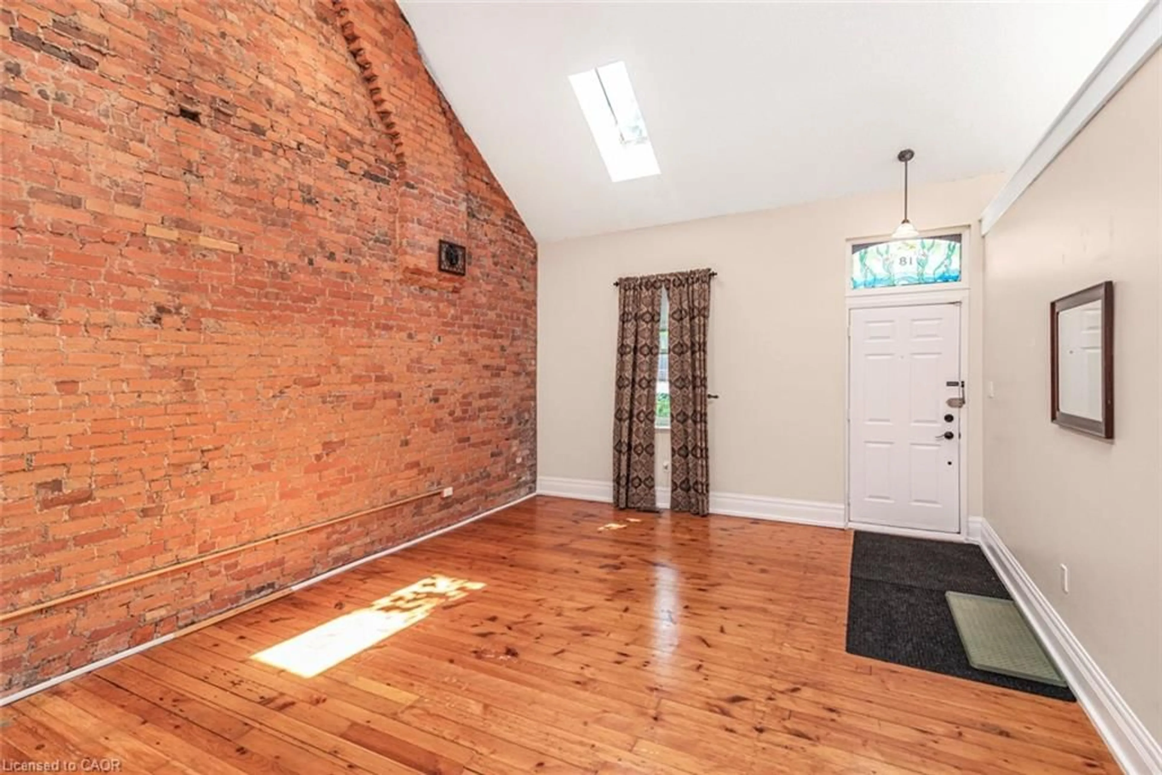 Indoor entryway for 18 Pearl St, Hamilton Ontario L8P 3W5