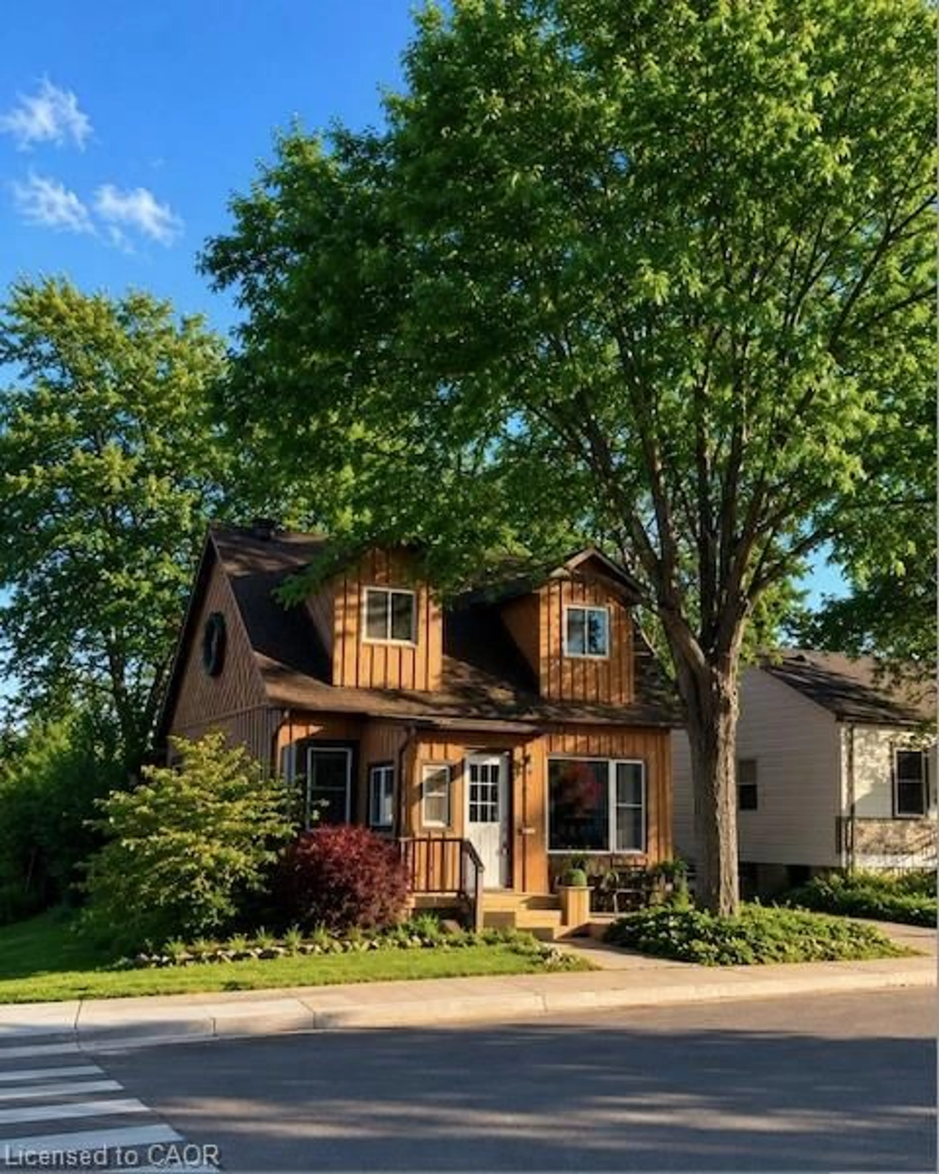Home with brick exterior material, street for 31 Hunter St, Dundas Ontario L9H 1E5